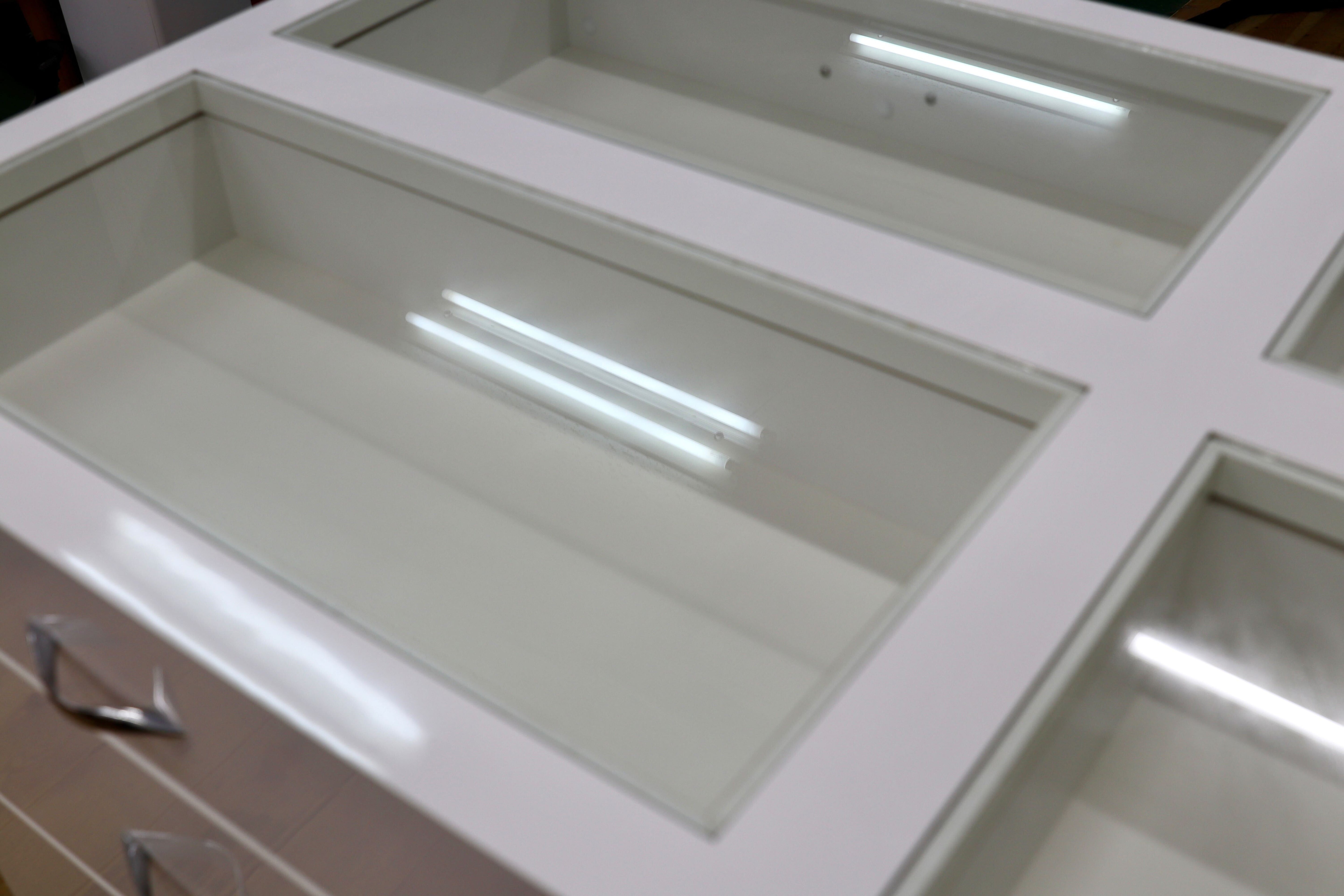 GMIK821○コレクションコース 店舗什器 ショーケース ホワイト ラグジュアリー モダン 約30万