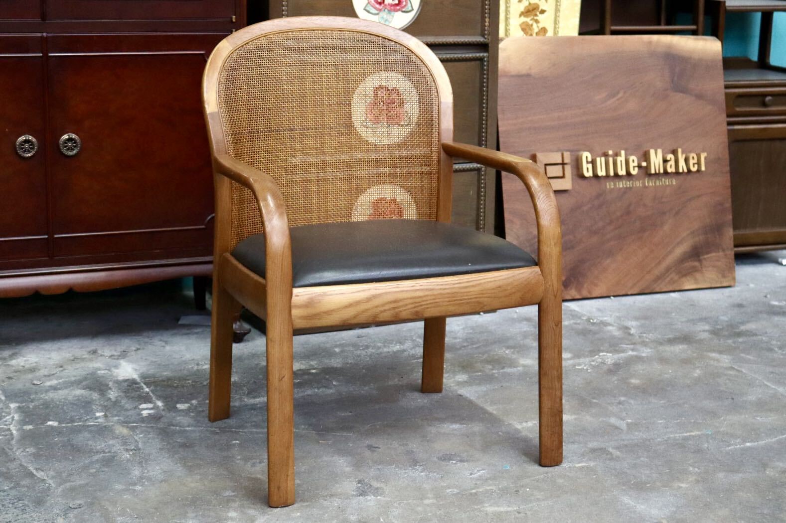 GMJH301H○karimoku / カリモク ダイニングチェア 食卓椅子 アームチェア 椅子 本革 和モダン レトロ 国産家具