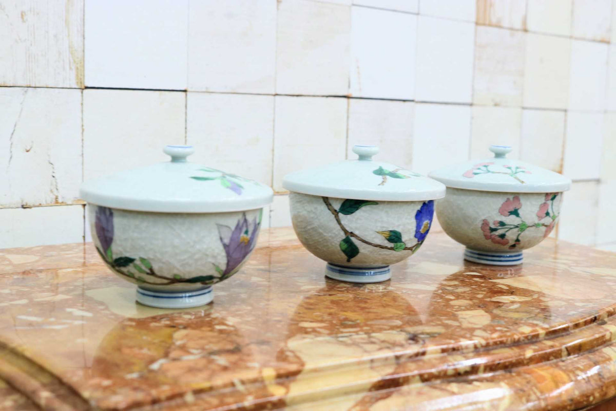 GMJS271E◯有田焼 清秀 蓋付き湯呑み 湯呑 陶器 5客セット 五草花 煎茶道具 茶器 和食器 共箱 伝統工芸