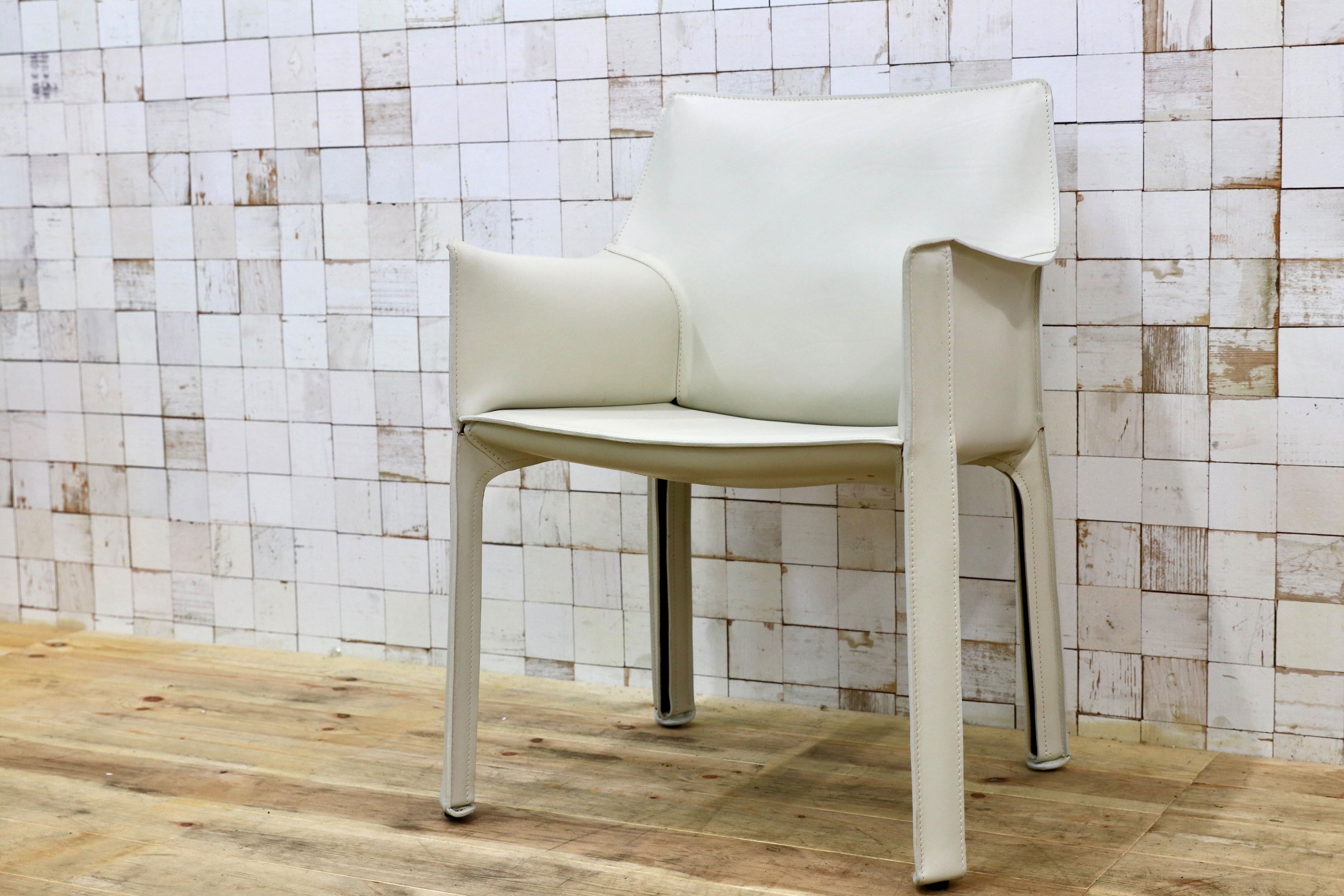 GMIO74F○Cassina / カッシーナ 413 CAB キャブアームチェア マリオ・ベリーニ 椅子 マットアイボリー レザー イタリアモダン 定価50.6万