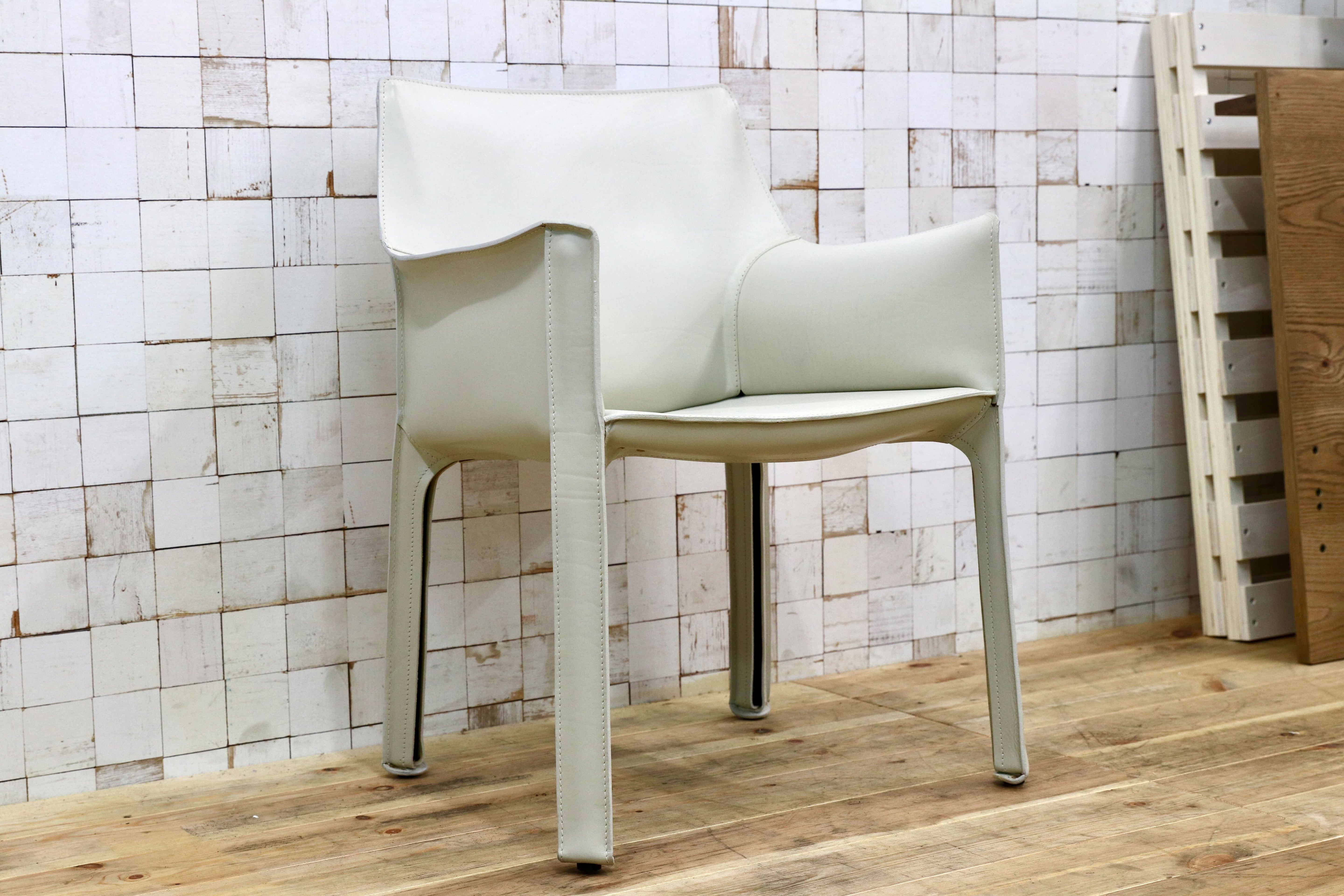 GMIO74F○Cassina / カッシーナ 413 CAB キャブアームチェア マリオ・ベリーニ 椅子 マットアイボリー レザー イタリアモダン 定価50.6万