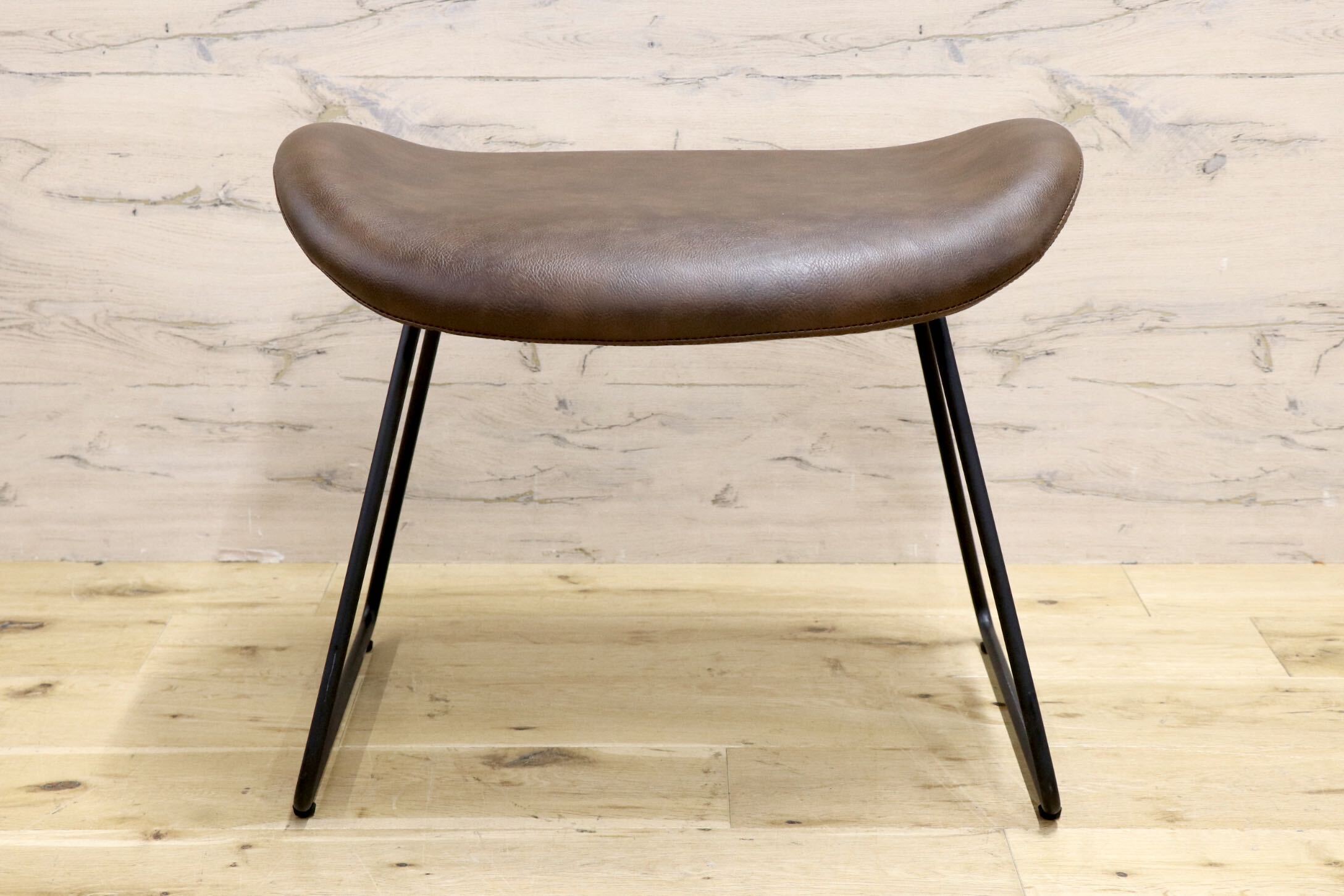 GMJH307○a.depeche / アデペシュ PUNISH パニッシュ オットマン スツール 椅子 PUレザー モダン インダストリアル 定価2.75万 展示品