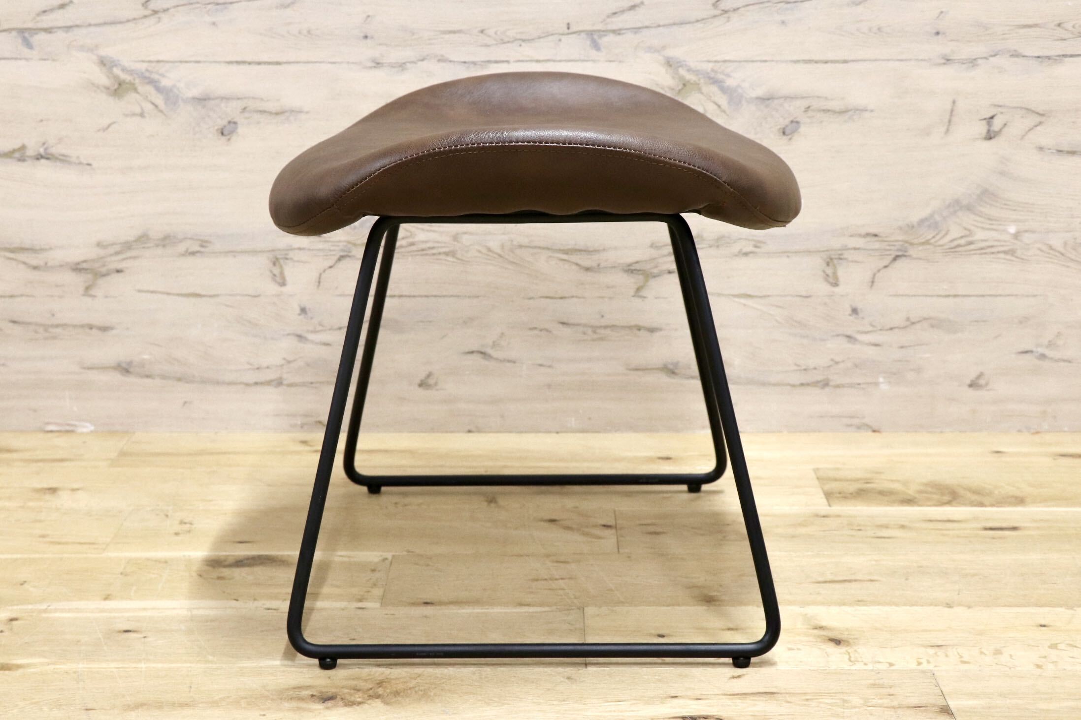 GMJH307○a.depeche / アデペシュ PUNISH パニッシュ オットマン スツール 椅子 PUレザー モダン インダストリアル 定価2.75万 展示品
