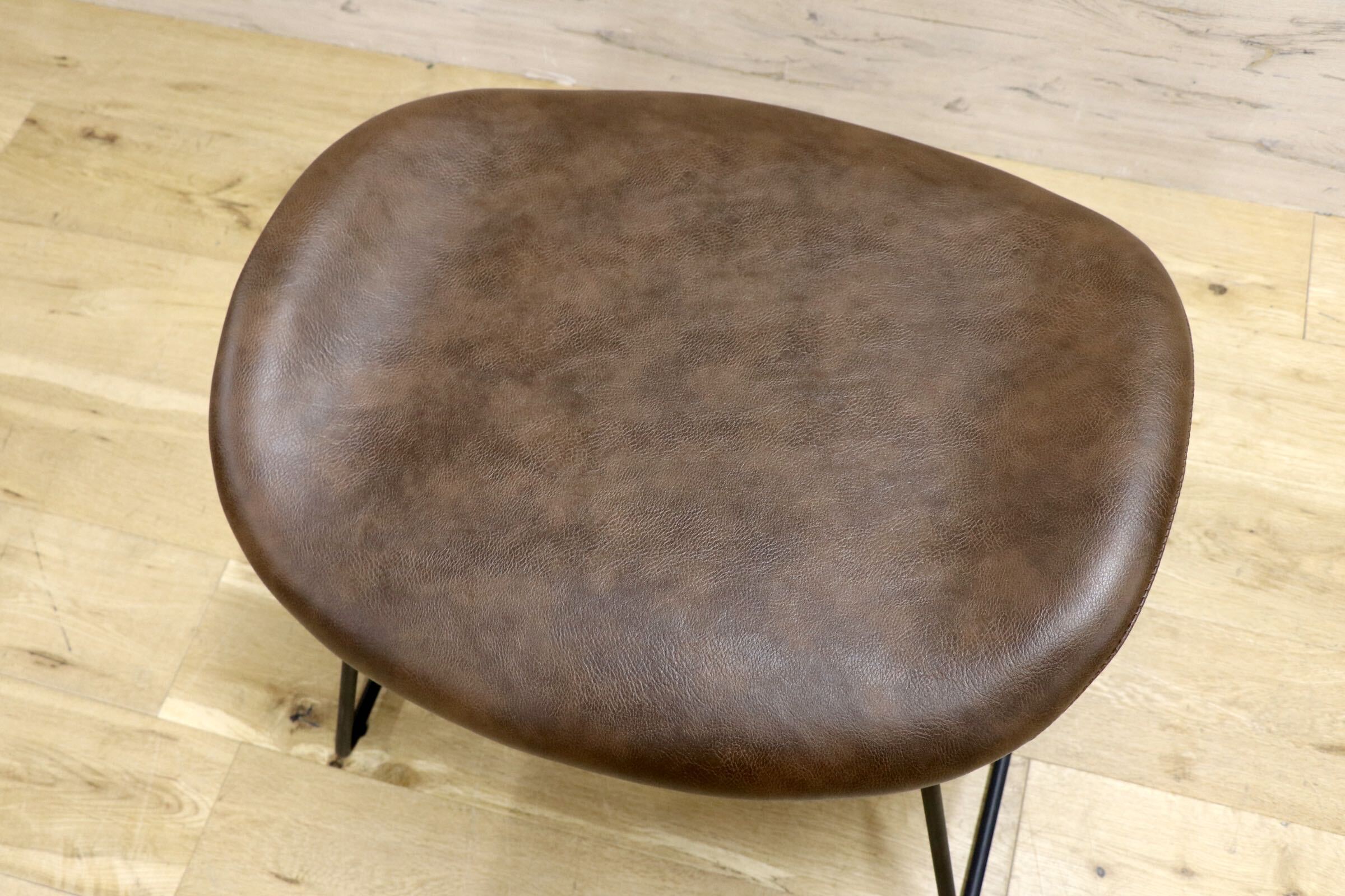 GMJH307○a.depeche / アデペシュ PUNISH パニッシュ オットマン スツール 椅子 PUレザー モダン インダストリアル 定価2.75万 展示品