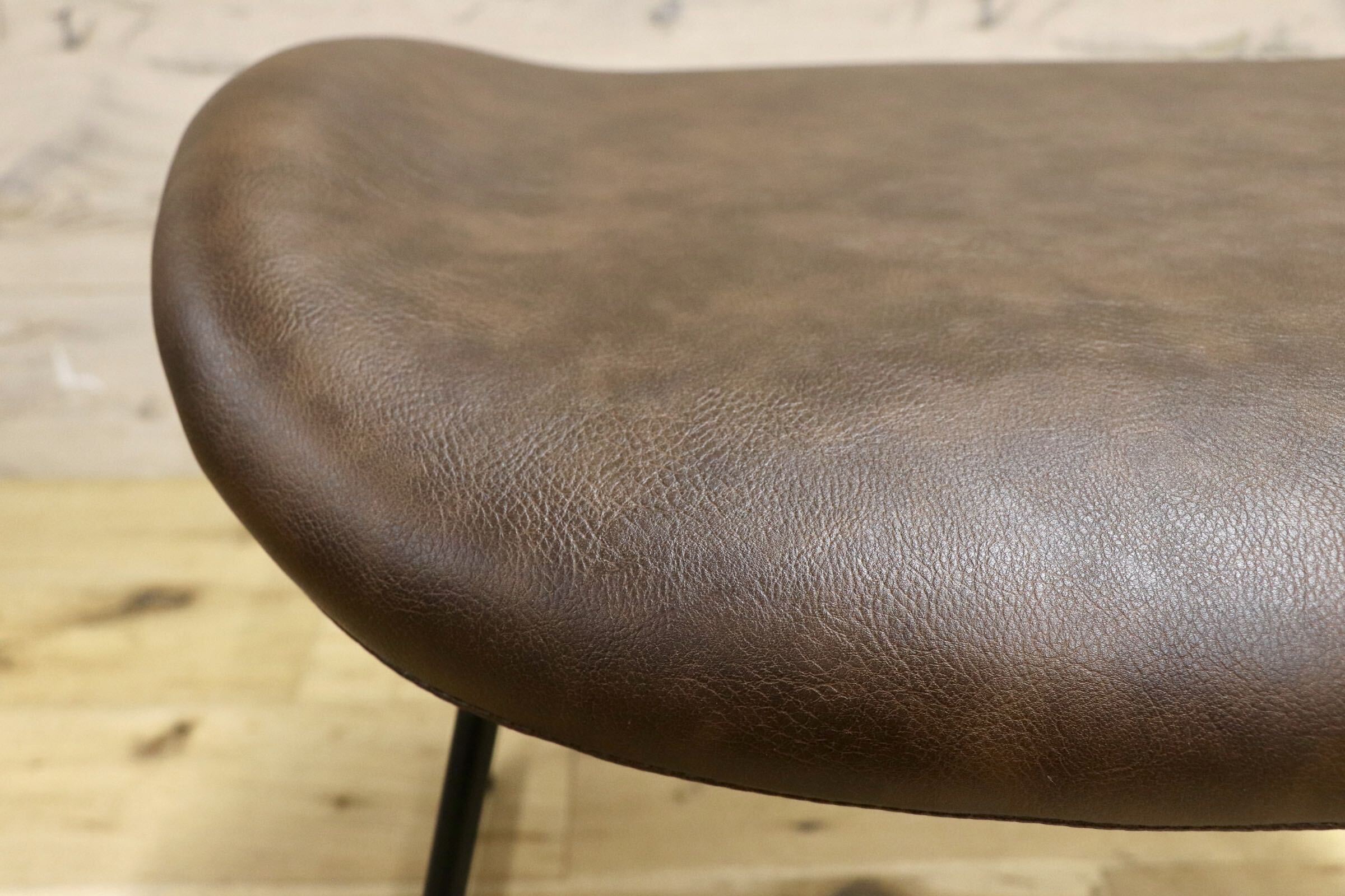 GMJH307○a.depeche / アデペシュ PUNISH パニッシュ オットマン スツール 椅子 PUレザー モダン インダストリアル 定価2.75万 展示品