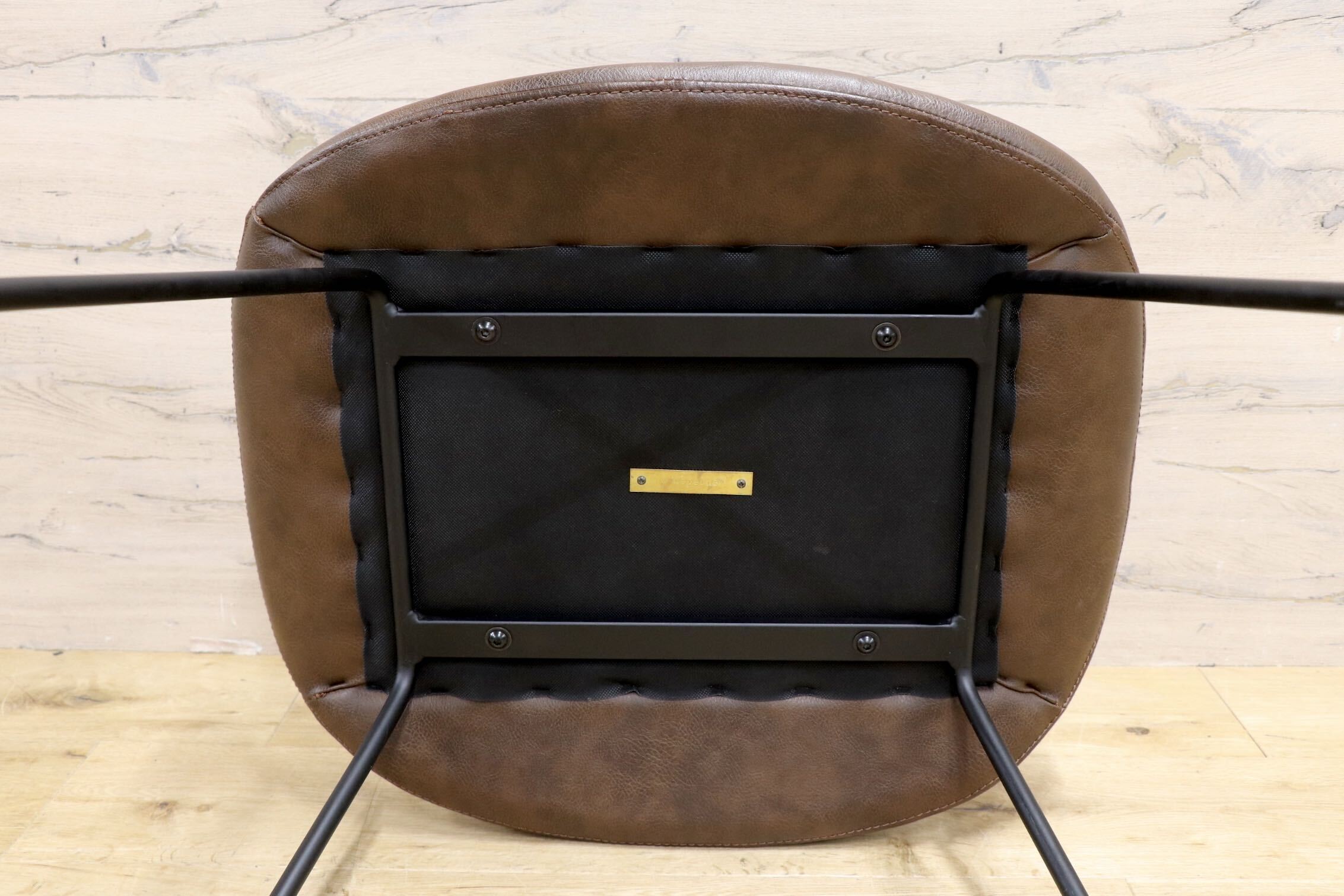 GMJH307○a.depeche / アデペシュ PUNISH パニッシュ オットマン スツール 椅子 PUレザー モダン インダストリアル 定価2.75万 展示品