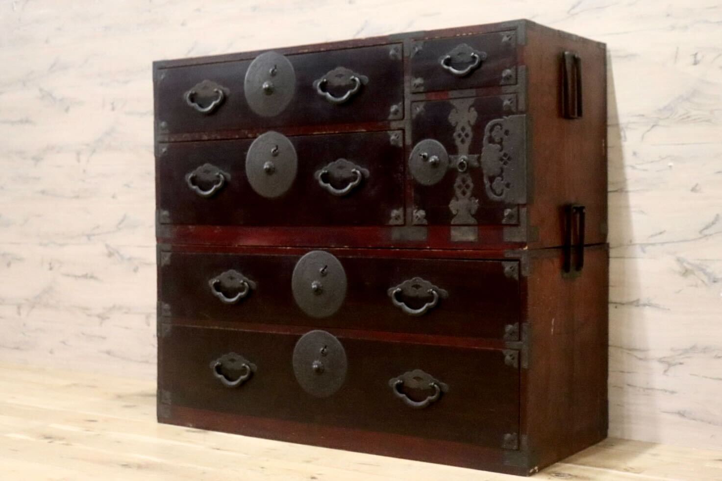 GMJH97○時代箪笥 二段重ね 収納家具 整理箪笥 和家具 古民家 古道具 タンス 鉄金具 和モダン 和製アンティーク ヴィンテージ レトロ
