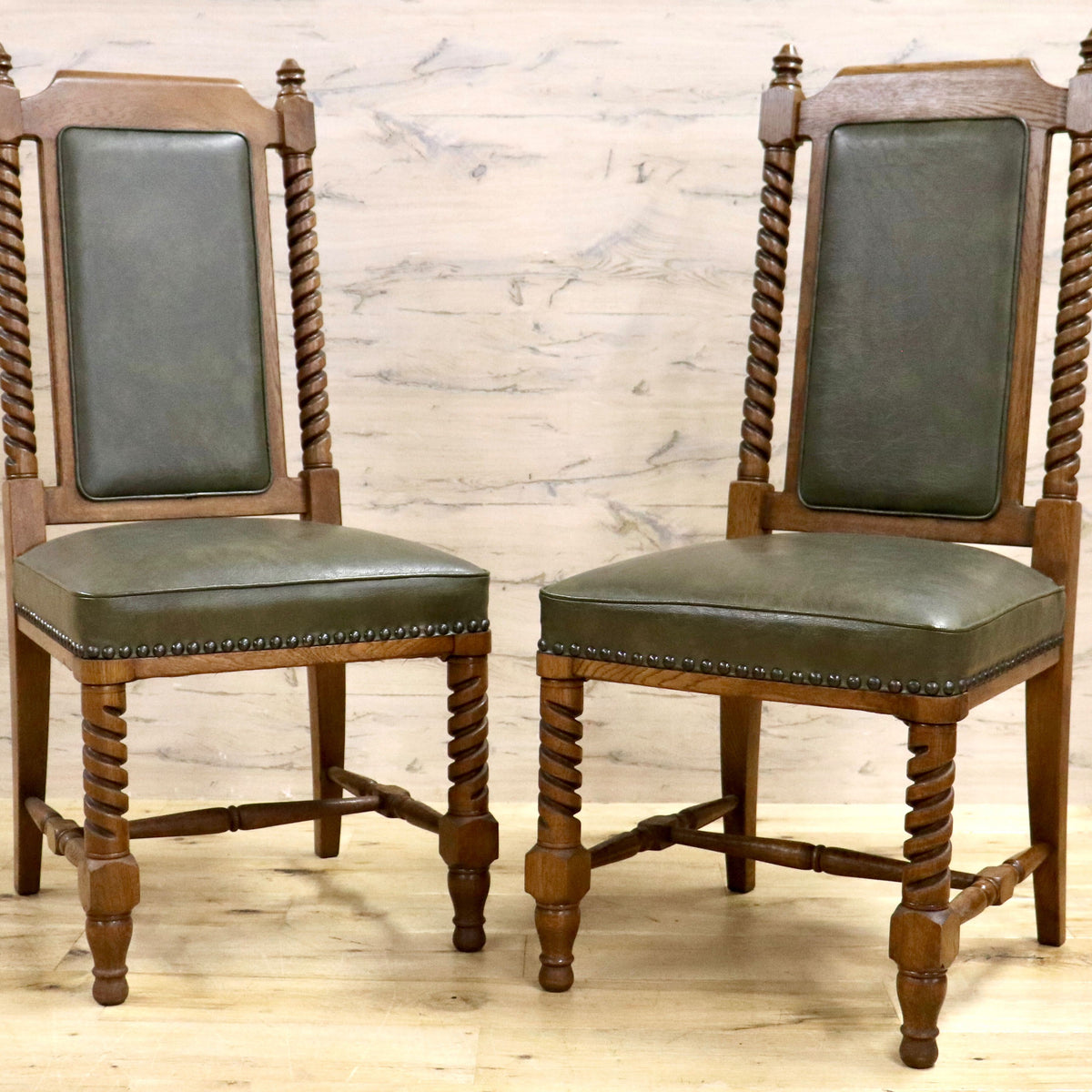 ②北欧レトロ マルニ木工 木製椅子 鋲打ちダイニングチェア ロビー 