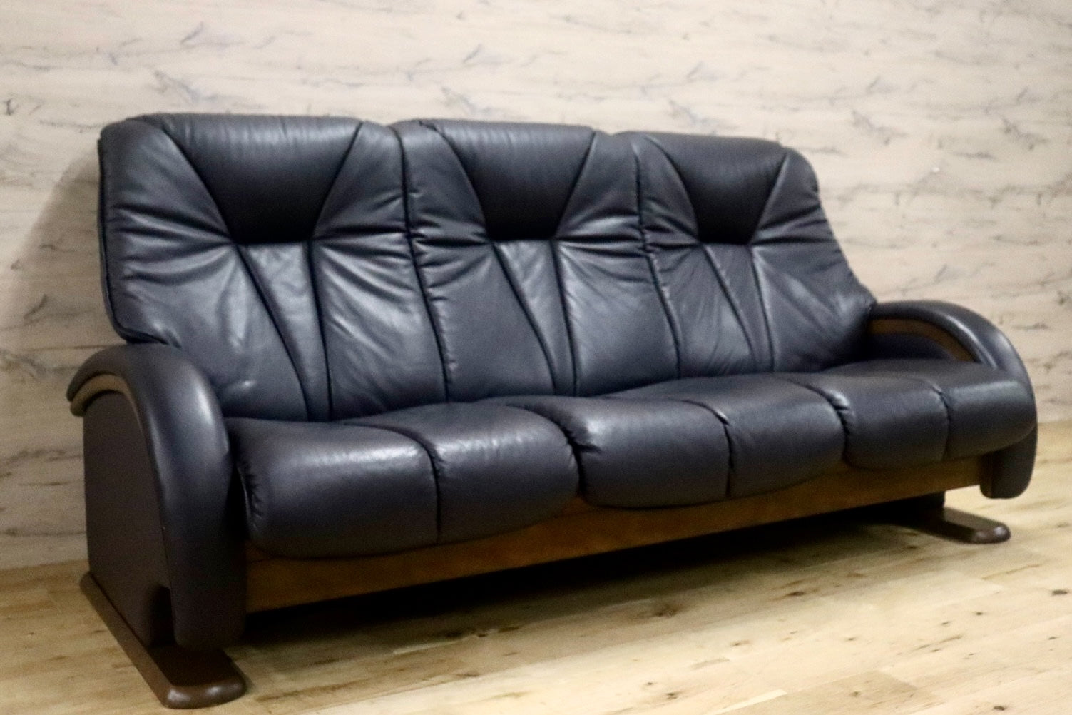 GMJK118A○冨士ファニチア / FUJI FURNITURE 3人掛けソファ トリプルソファ 本革 ブラック 国産家具 和モダン 応接