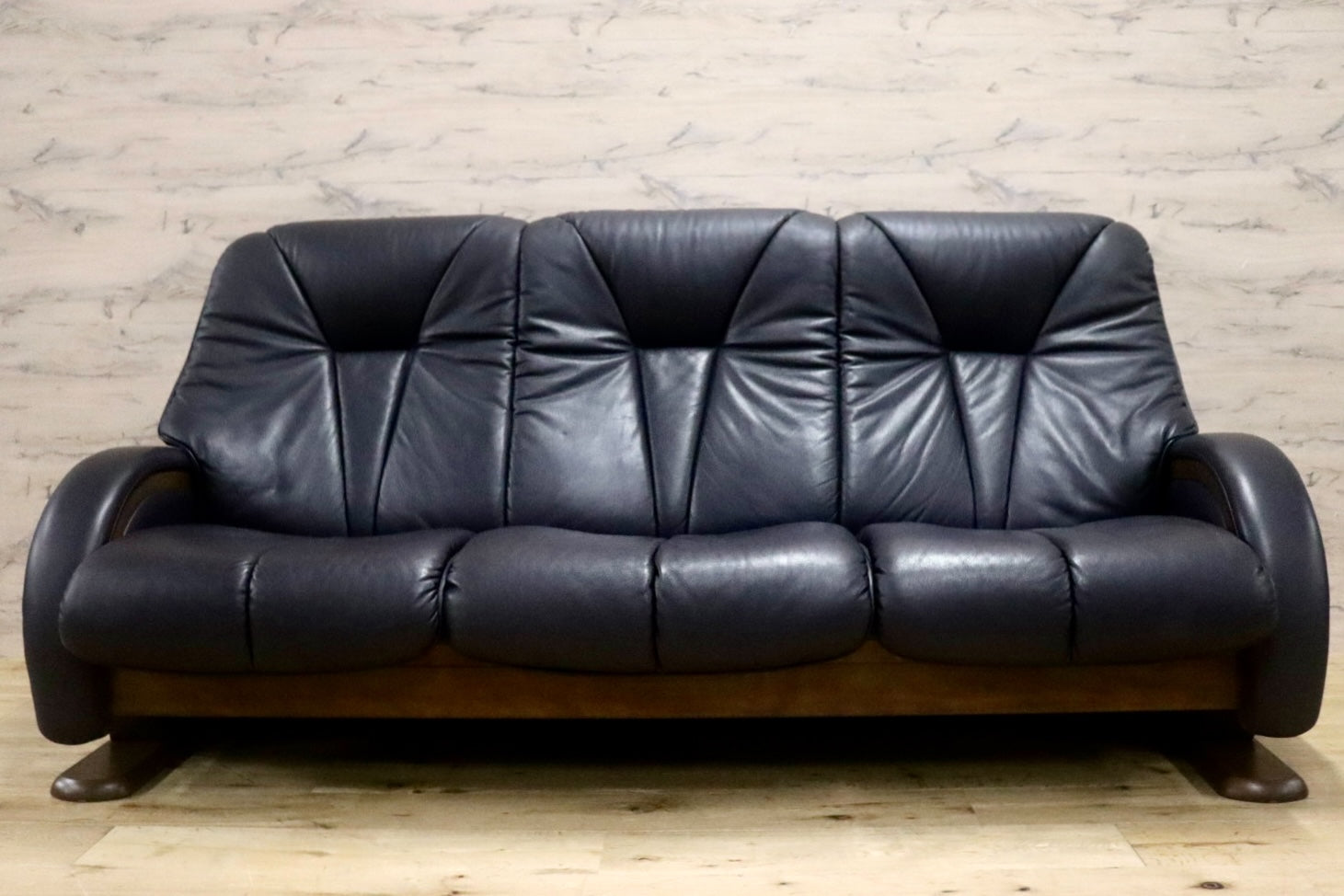 GMJK118A○冨士ファニチア / FUJI FURNITURE 3人掛けソファ トリプルソファ 本革 ブラック 国産家具 和モダン 応接