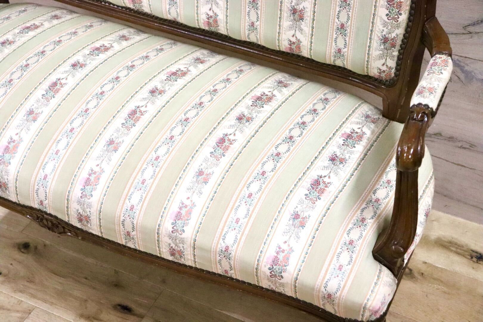 GMGS268○ヴェローナクラシック イタリア製 2人掛けソファ ラブソファ 長椅子 彫刻 鋲打 猫脚 クラシック ファブリック アンティーク