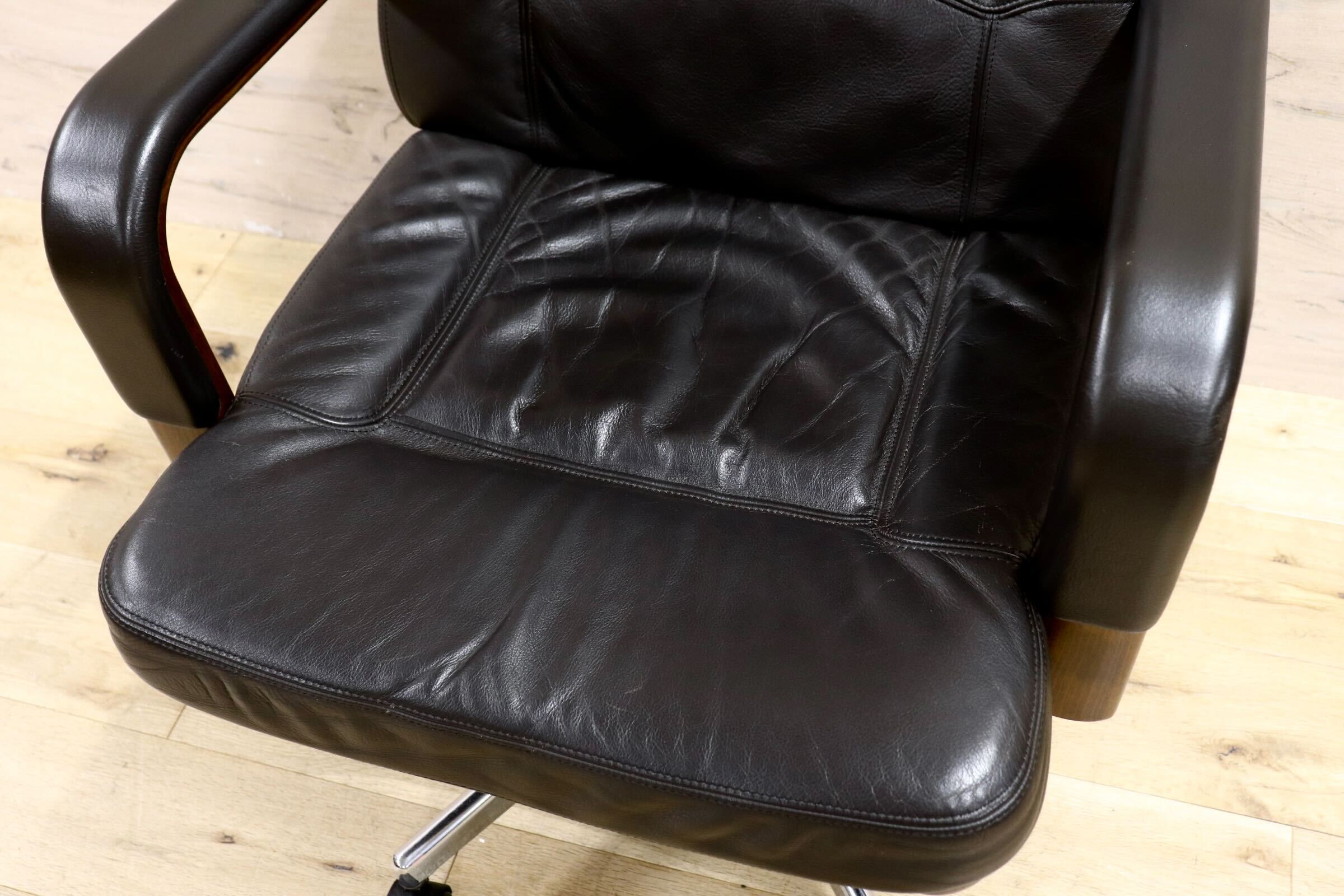 GMIK583○ karimoku / カリモク 黒 本革 デスクチェア オフィスチェア 社長椅子 役員椅子 書斎椅子 ミーティング椅子