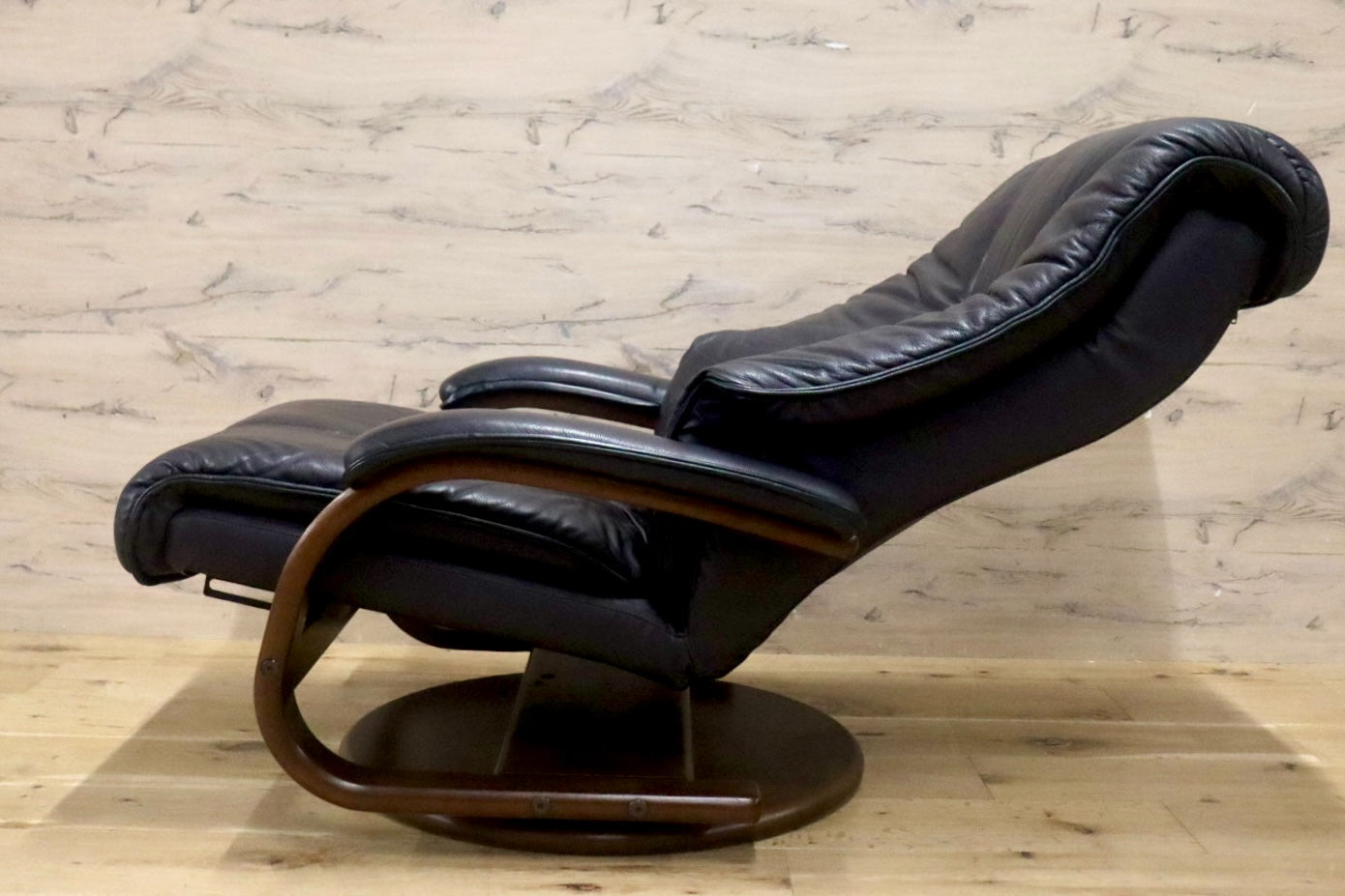 GMJK118B○冨士ファニチア / FUJI FURNITURE 1人掛けソファ リクライニングソファ 本革 ブラック 国産家具 和モダン 応接