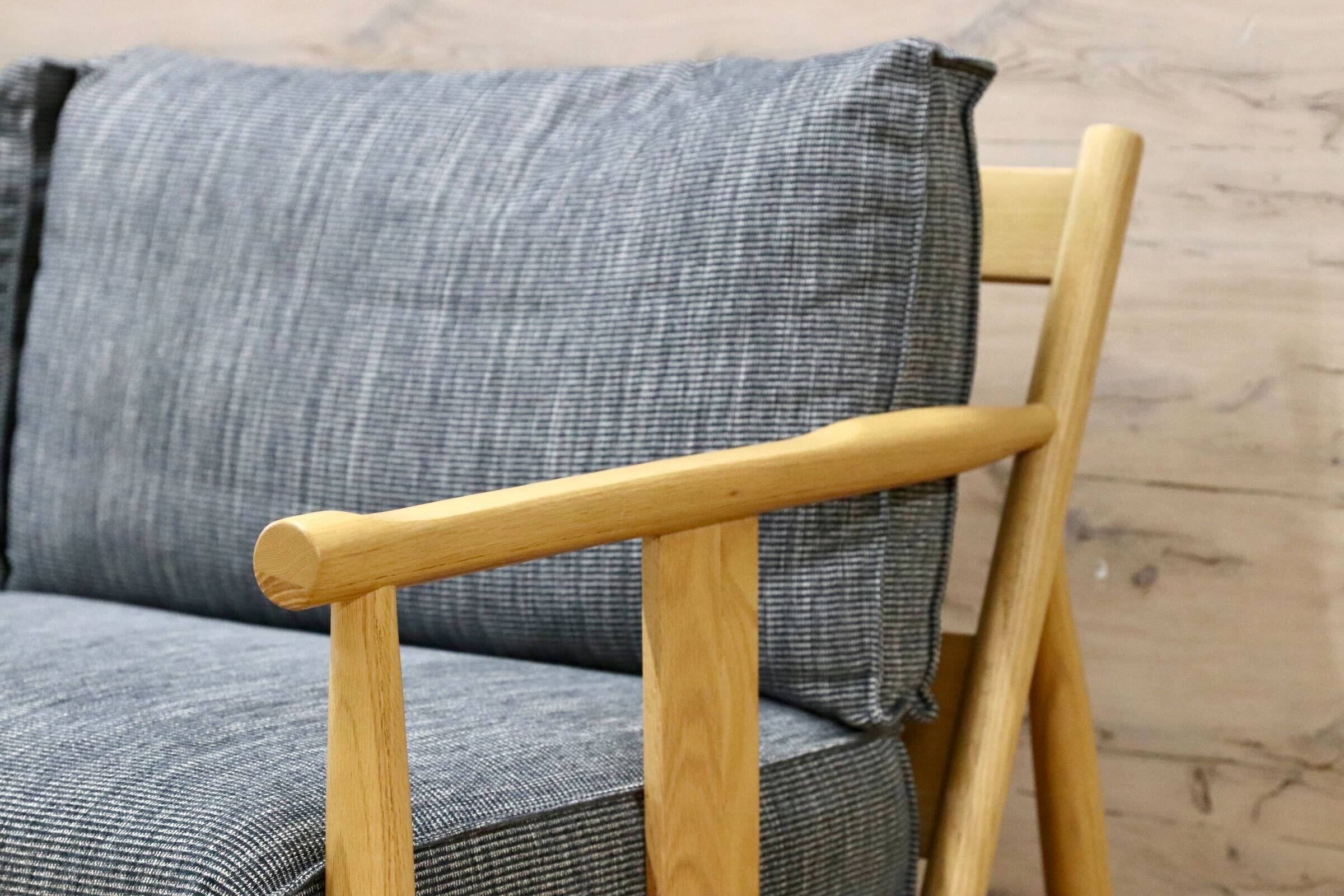 GMIH435○ACTUS / アクタス LODGE ロッジ 2.5人掛けソファ ラブソファ オーク材 ライトグレー 定価約28万 モデルルーム展示品