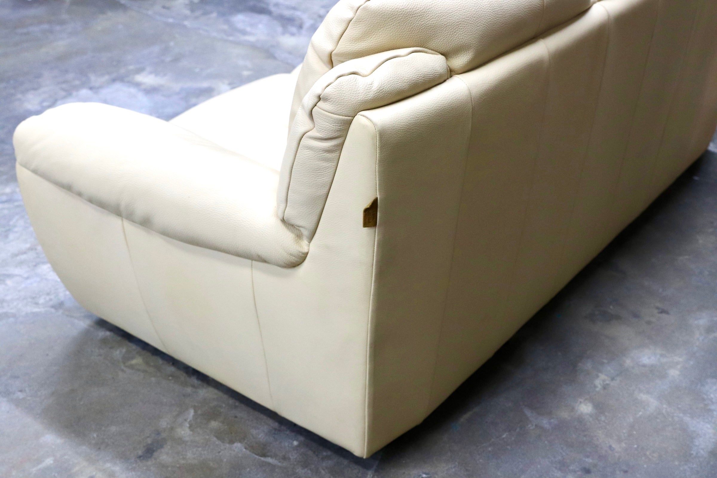 GMJK214○enzo dambrosio / エンツォダンブロシオ 3人掛けソファ 総本革 クリーム イタリア製 IDC大塚家具 モダン 定価約40万円