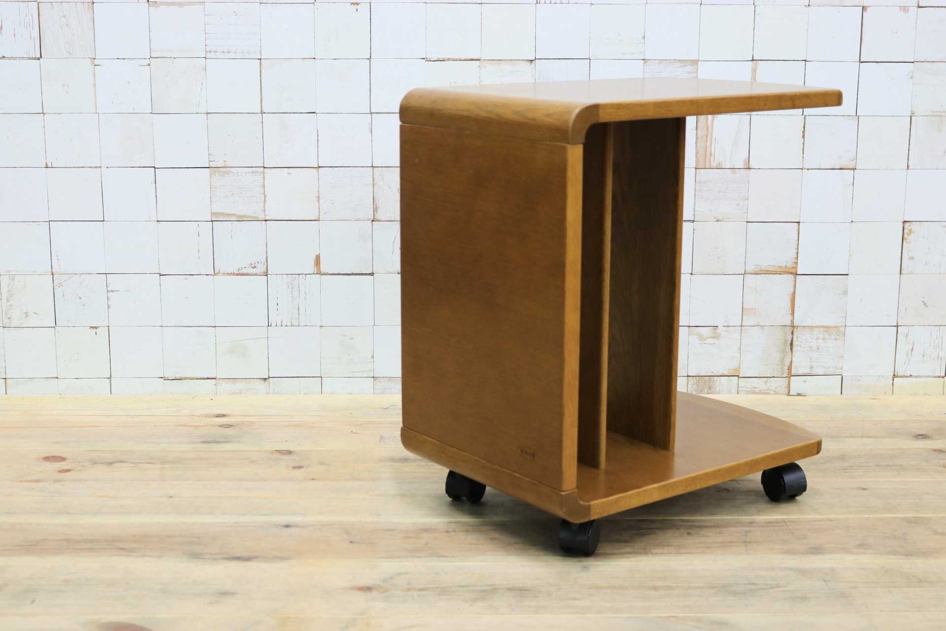 サイドテーブル