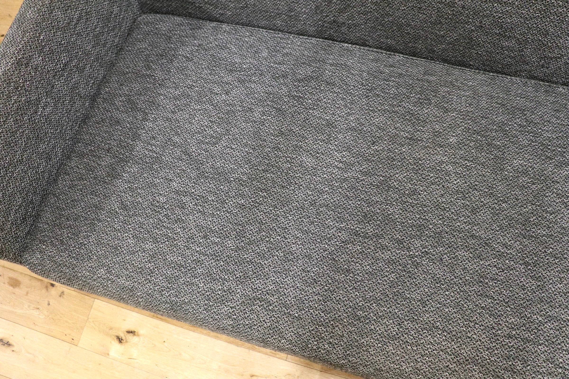 GMJK320○HUKLA / フクラ VALIANT ヴァリアント 3Pソファ トリプルソファ 3人掛けソファ スチールレッグ ファブリック モダン 定価約95万円