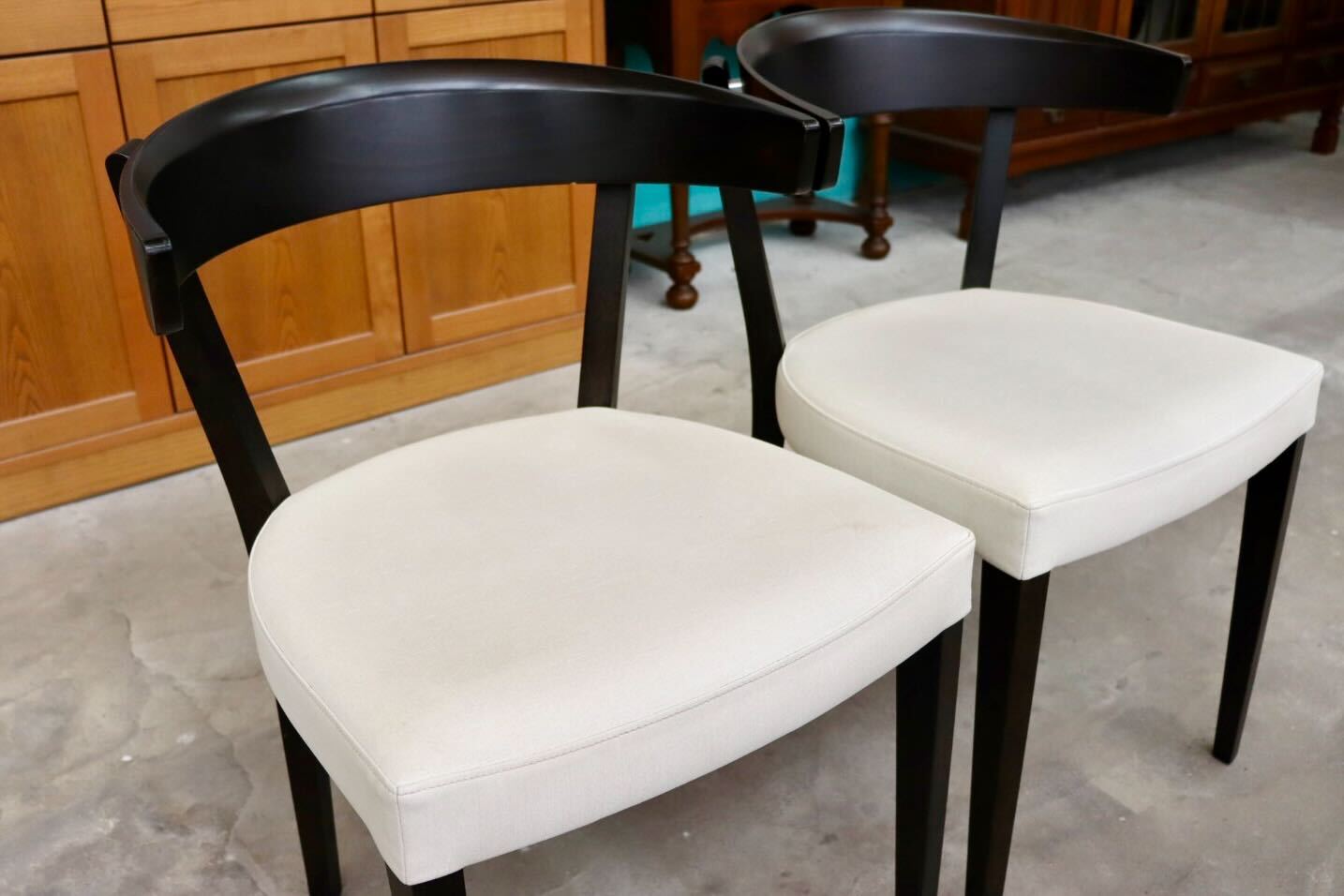 GMIK247C○karimoku / カリモク ダイニングチェア 椅子 食卓椅子 マニエラ 合皮 シンプル モダン 国産家具 2脚セット