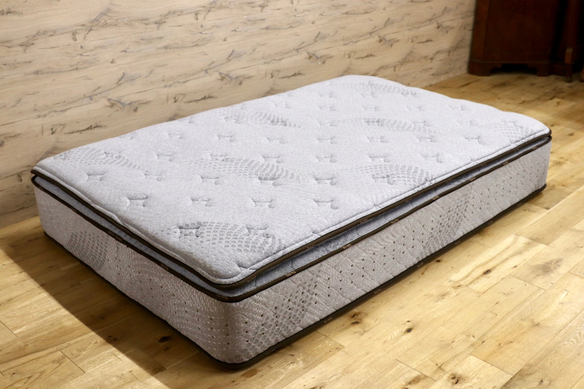 GMJH234○Serta / サータ Light Breeze ライトブリーズ 7.7 ピローソフト セミダブル ポケットコイルマットレス 定価約30万 展示品