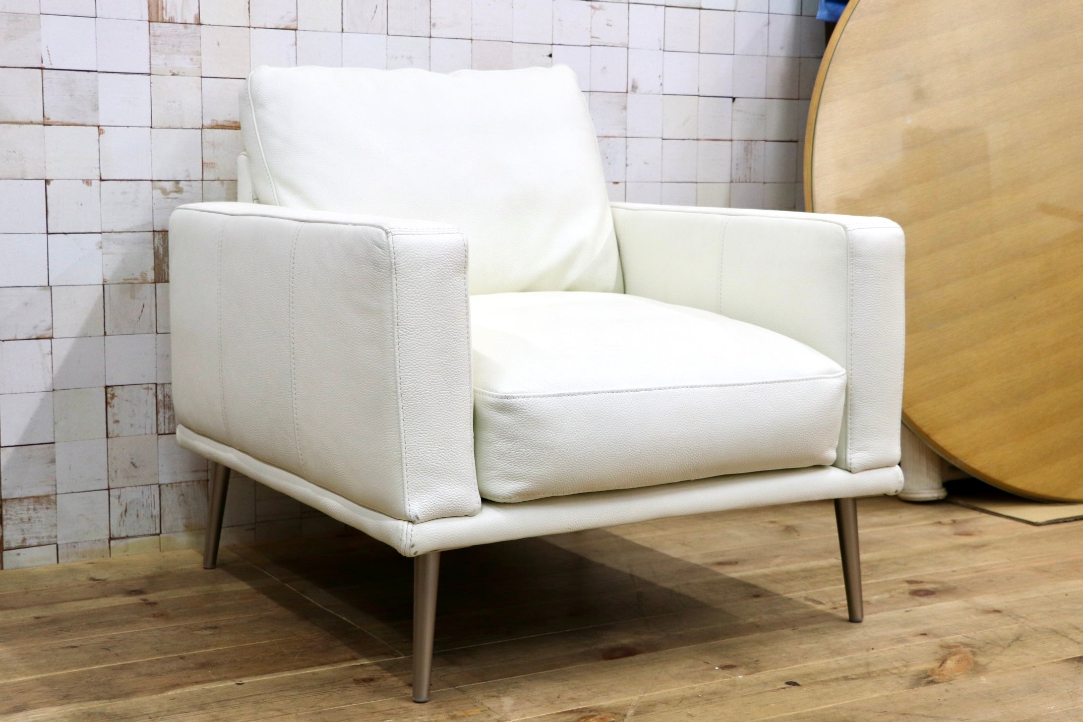 GMJK236○BoConcept / ボーコンセプト Carlton シングルソファ レザー ラウンジチェア 1人掛けソファ ホワイト 本革 定価約40万