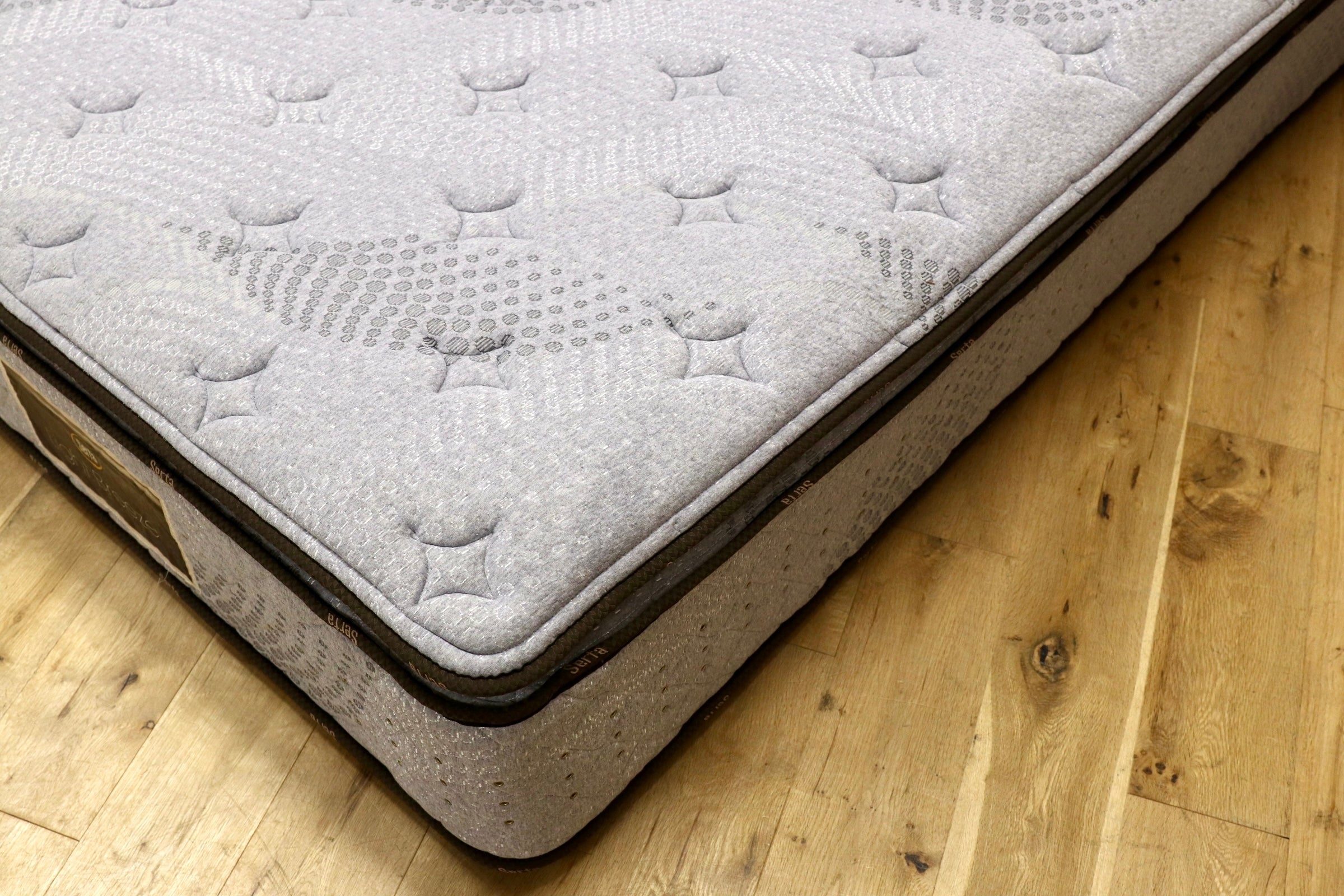GMJH234○Serta / サータ Light Breeze ライトブリーズ 7.7 ピローソフト セミダブル ポケットコイルマットレス 定価約30万 展示品