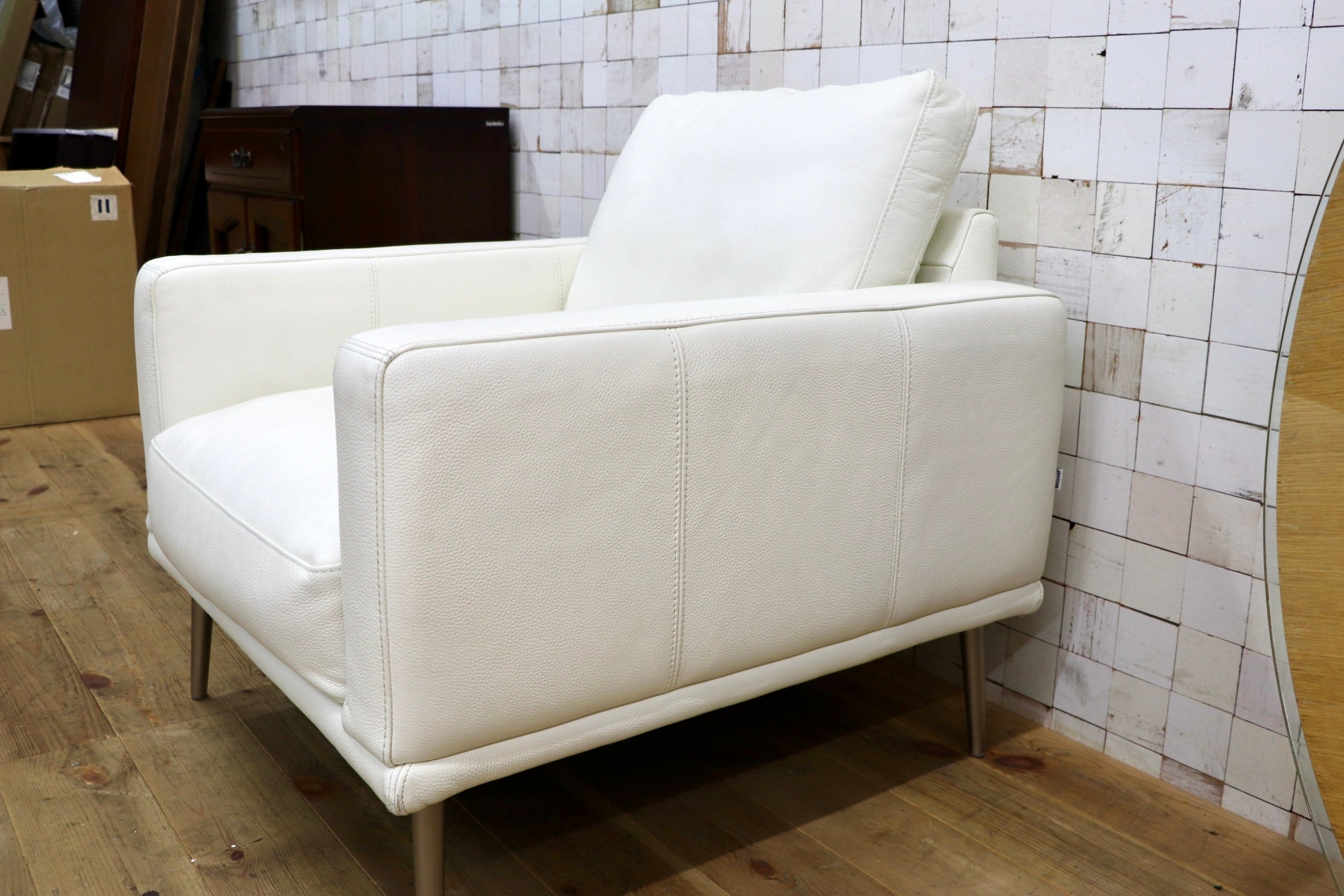 GMJK236○BoConcept / ボーコンセプト Carlton シングルソファ レザー ラウンジチェア 1人掛けソファ ホワイト 本革 定価約40万