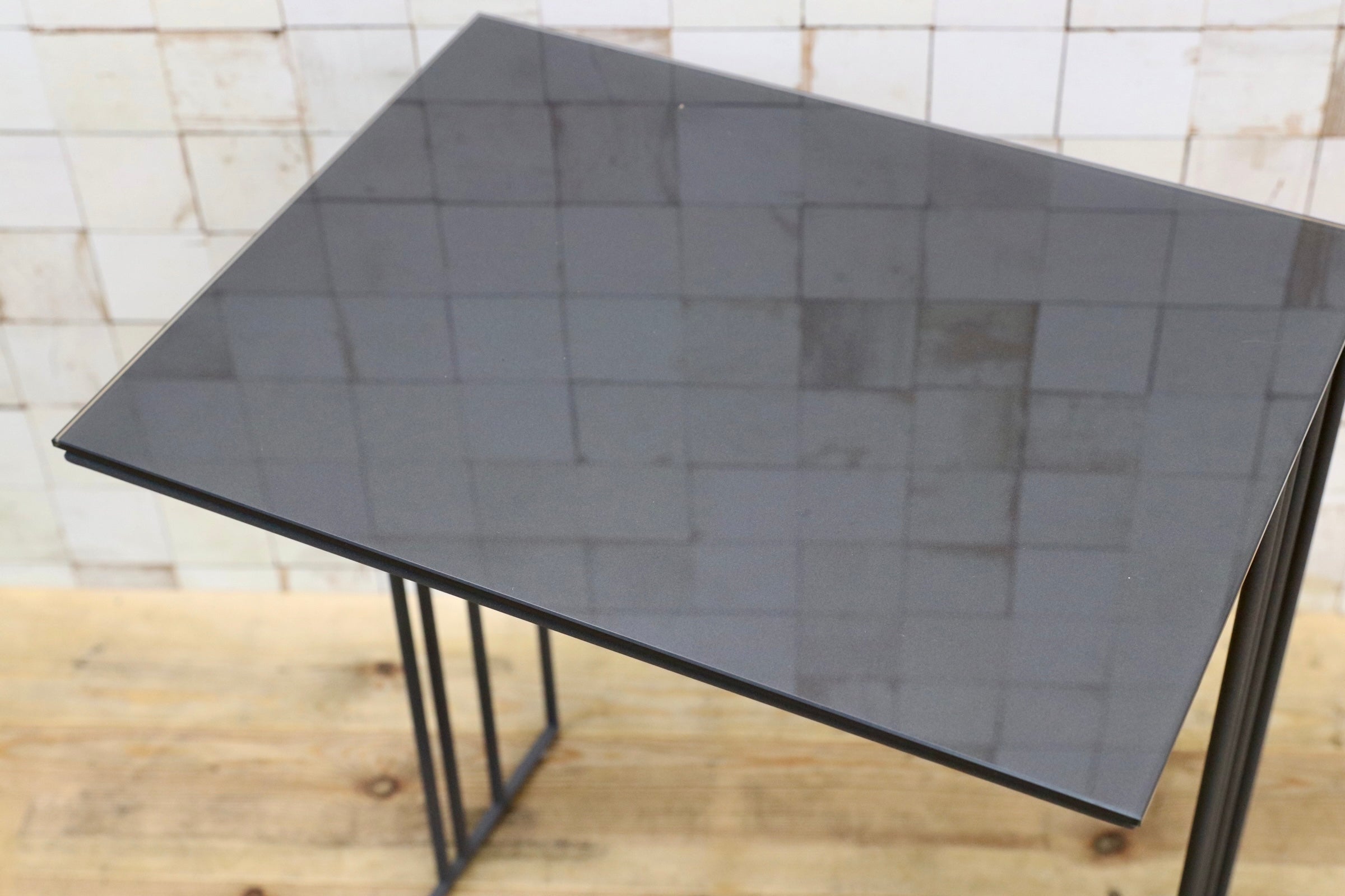 GMJK294○BoConcept / ボーコンセプト ALBA アルバ サイドテーブル ガラステーブル Morten Georgsen スチール 北欧モダン 展示品