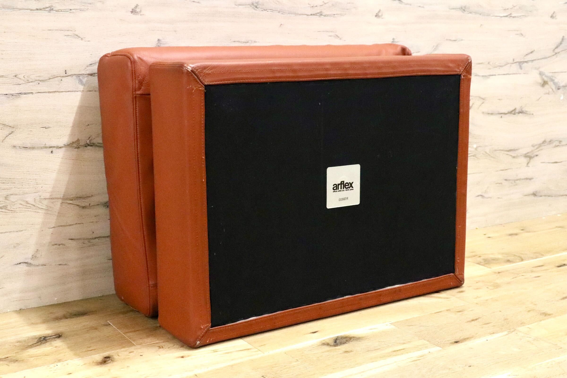 GMJS86C○arflex / アルフレックス オットマン スクエアオットマン スツール フットスツール レザースツール イタリアモダン 本革