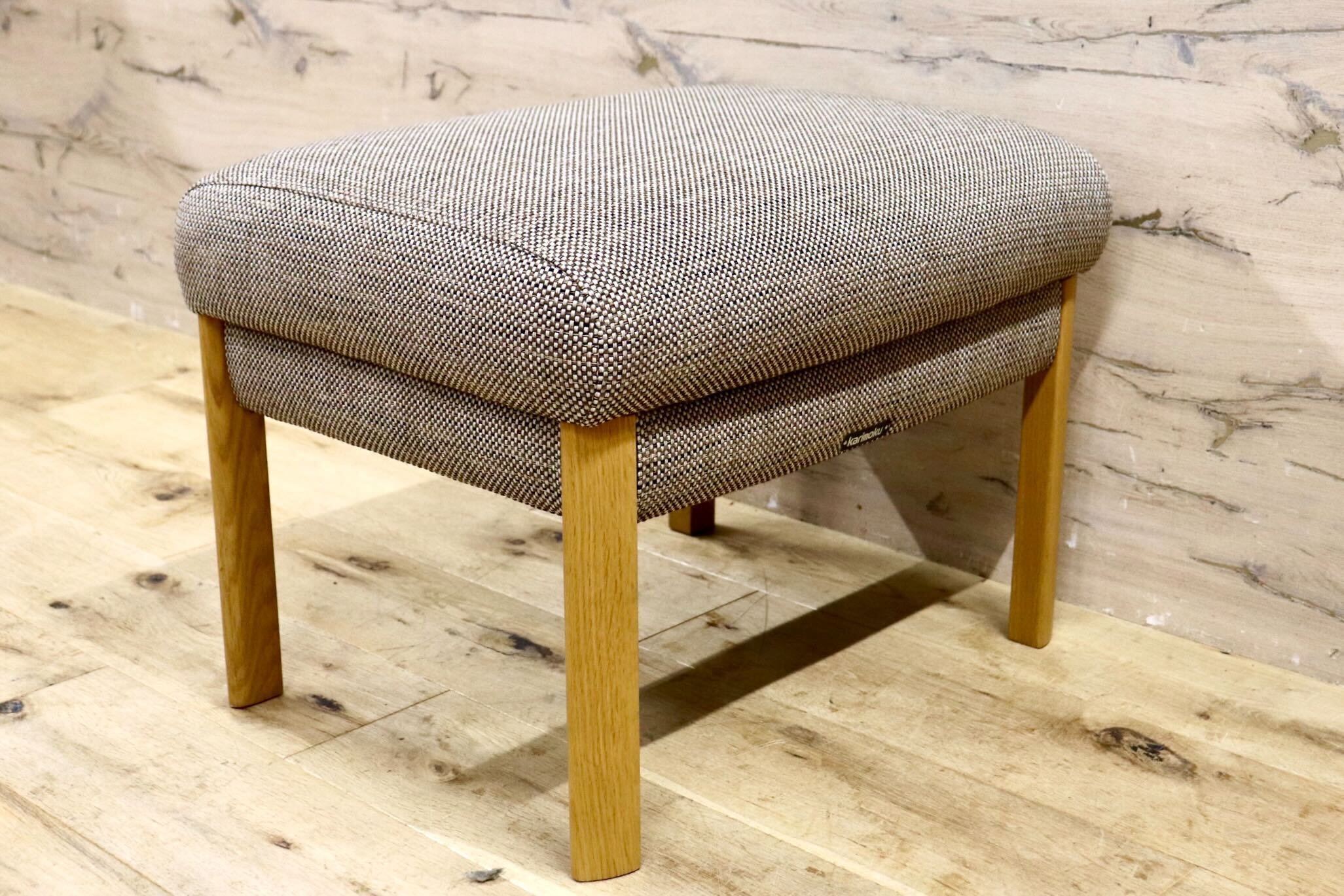 GMIS190A○karimoku / カリモク オットマン スツール ファブリック オーク材 ナチュラル シンプル モダン 国産家具 展示品 定価約6.1万