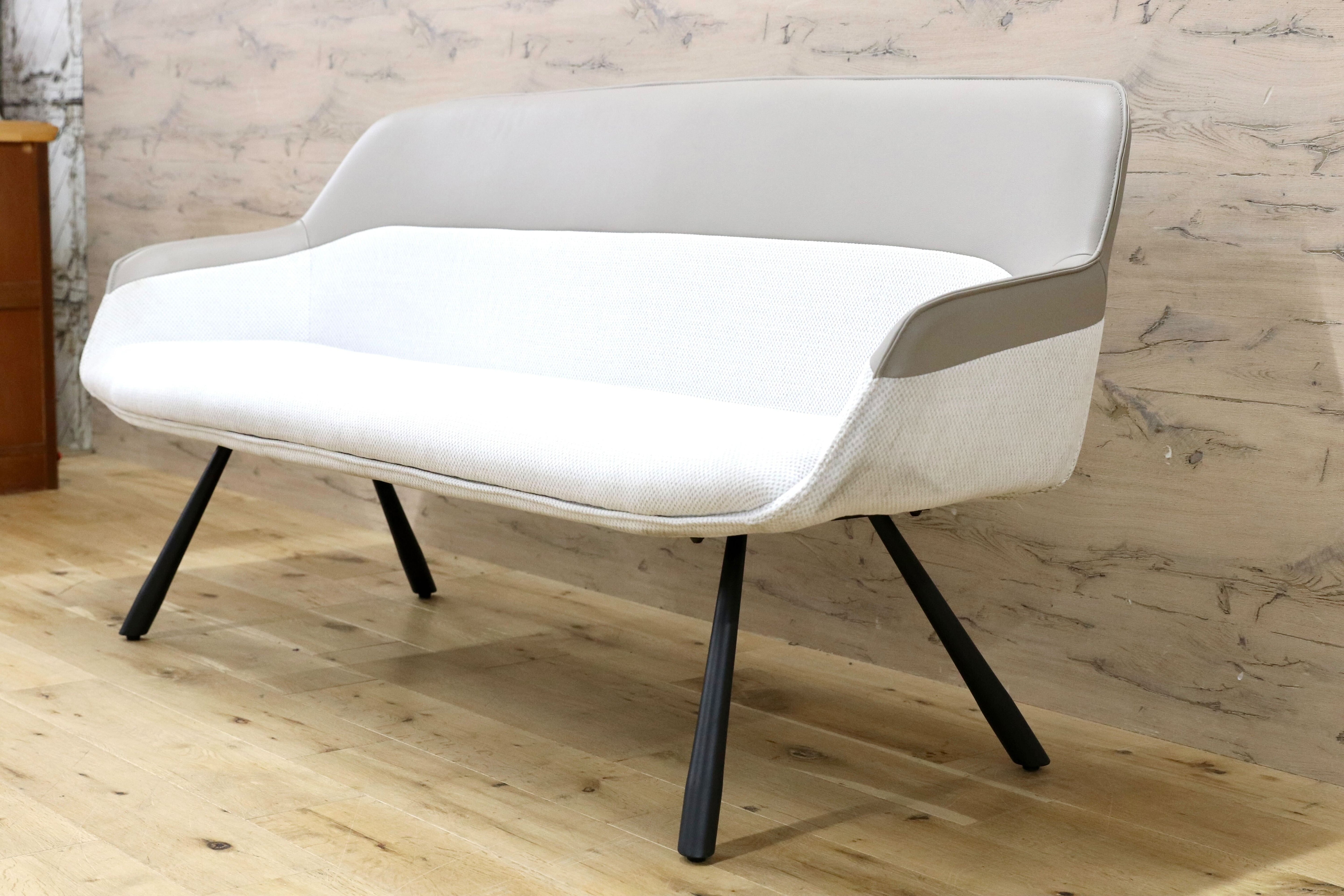 GMIK900○東京インテリアの「背付きベンチ NICOLA BACKREST」ダイニングチェア 長椅子 ベンチ 展示品