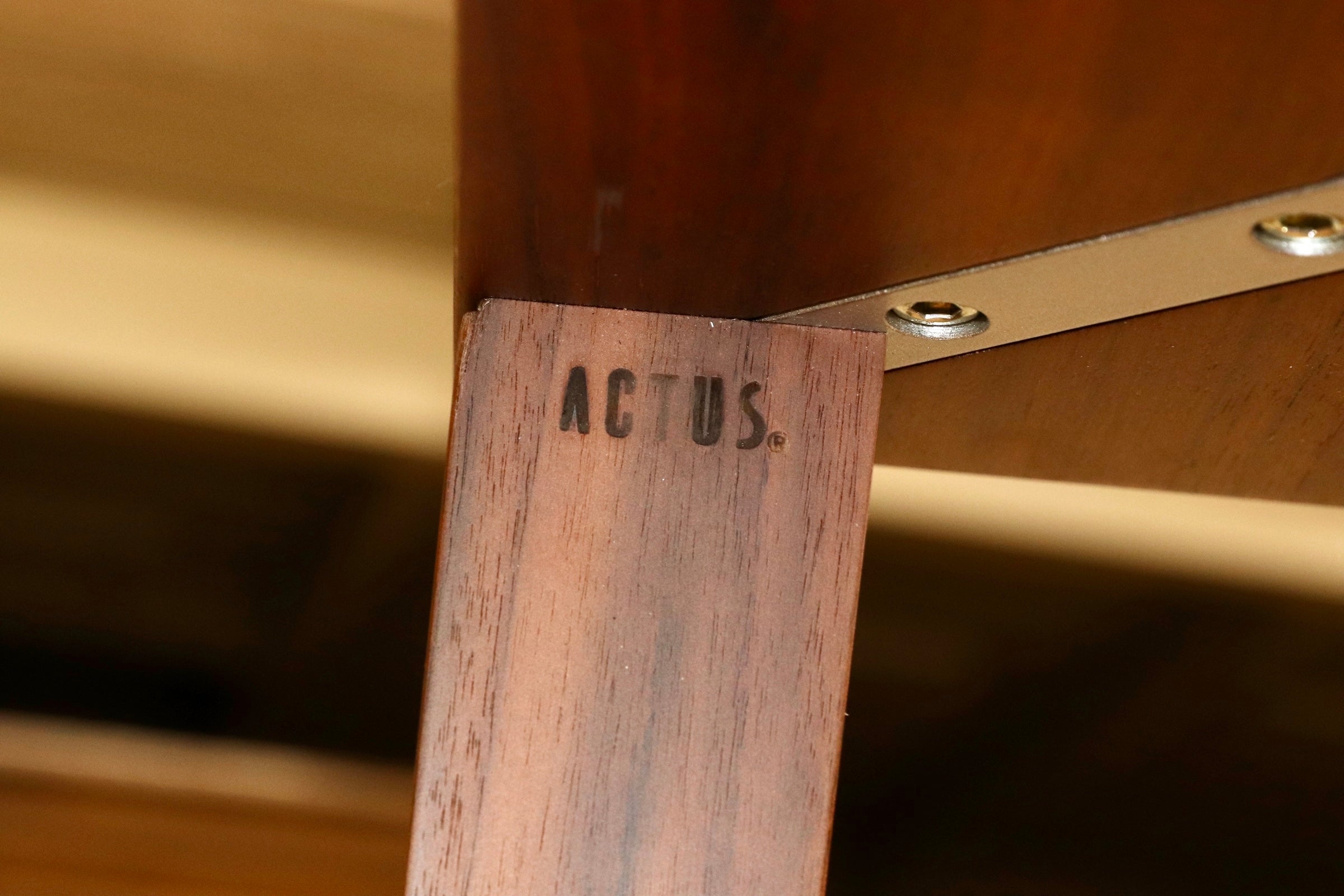 GMJK306B◯ACTUS / アクタス FBシリーズ ダイニングテーブル ウォールナット材 W160 国産家具 北欧モダン 参考定価約13万円 展示品