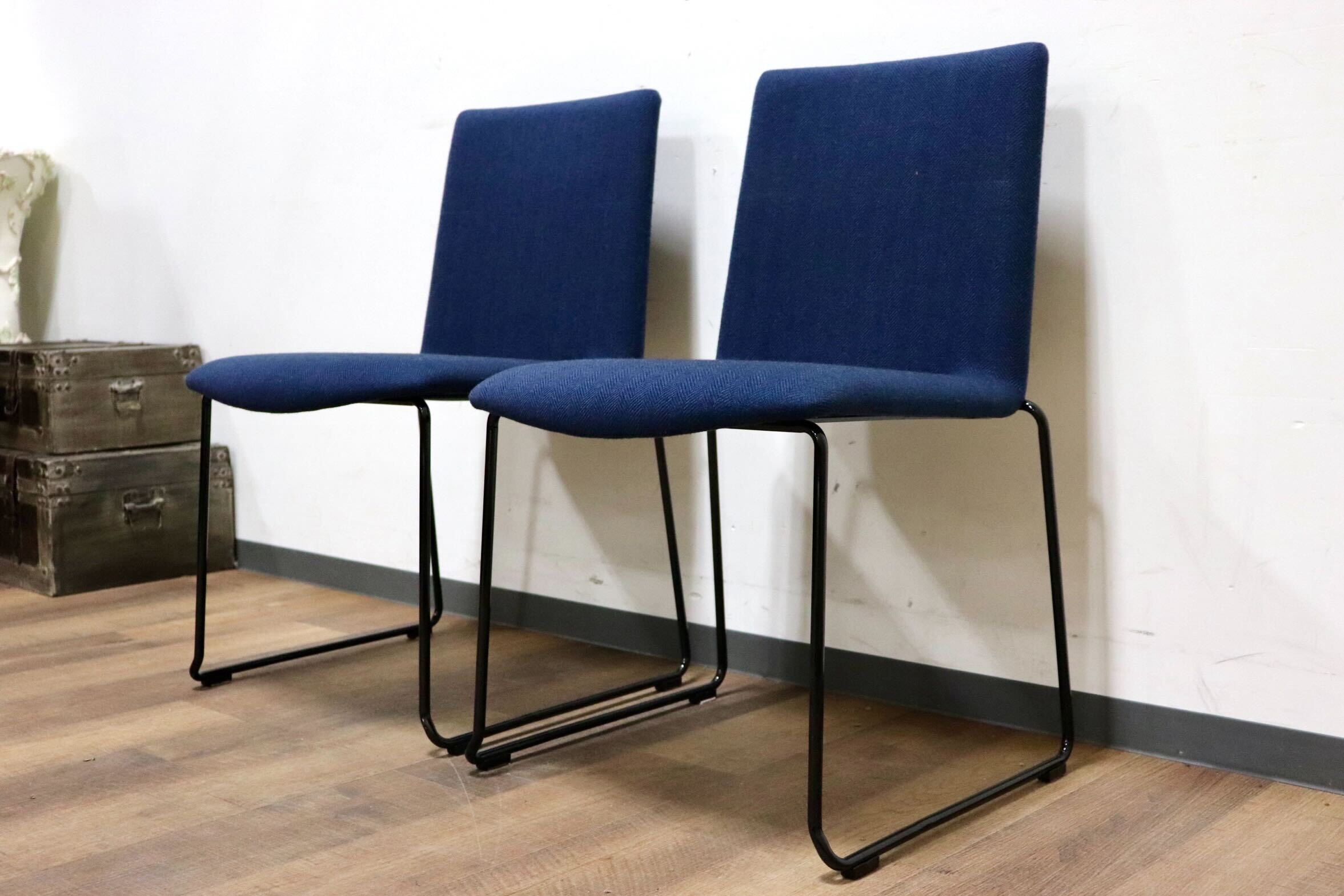 GMHH253A○AD CORE / エーディコア MD-202 ダイニングチェア スタッキング ファブリック ネイビー スチールレッグ 約11万 展示品