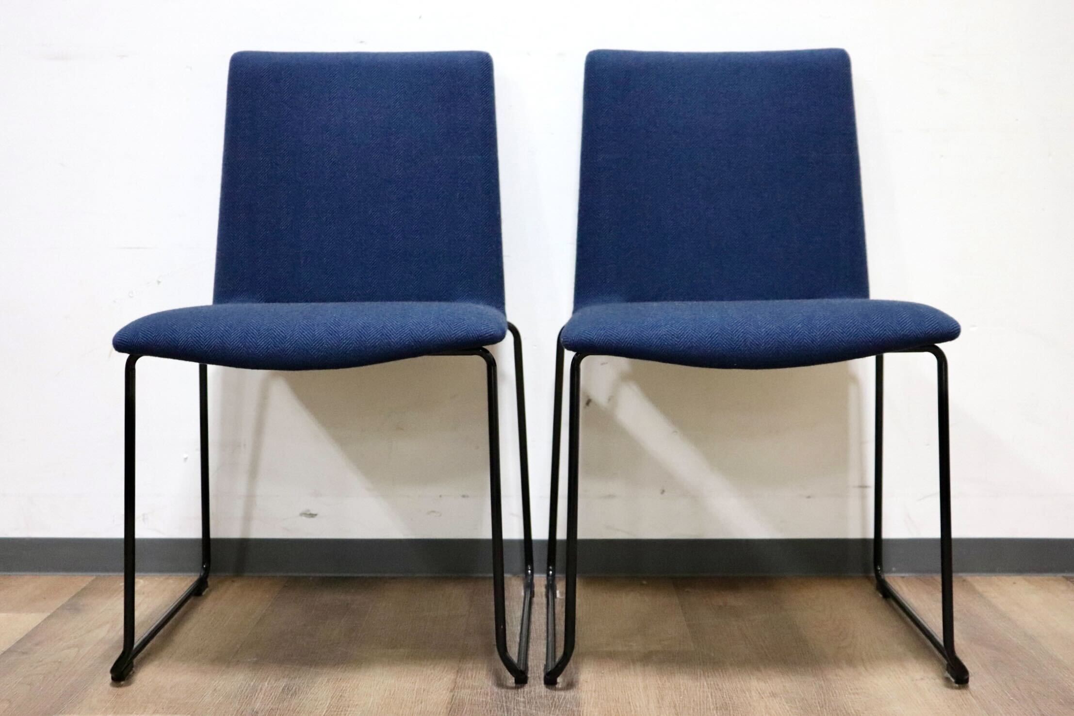 GMHH253B○AD CORE / エーディコア MD-202 ダイニングチェア スタッキング ファブリック ネイビー スチールレッグ 約11万 展示品