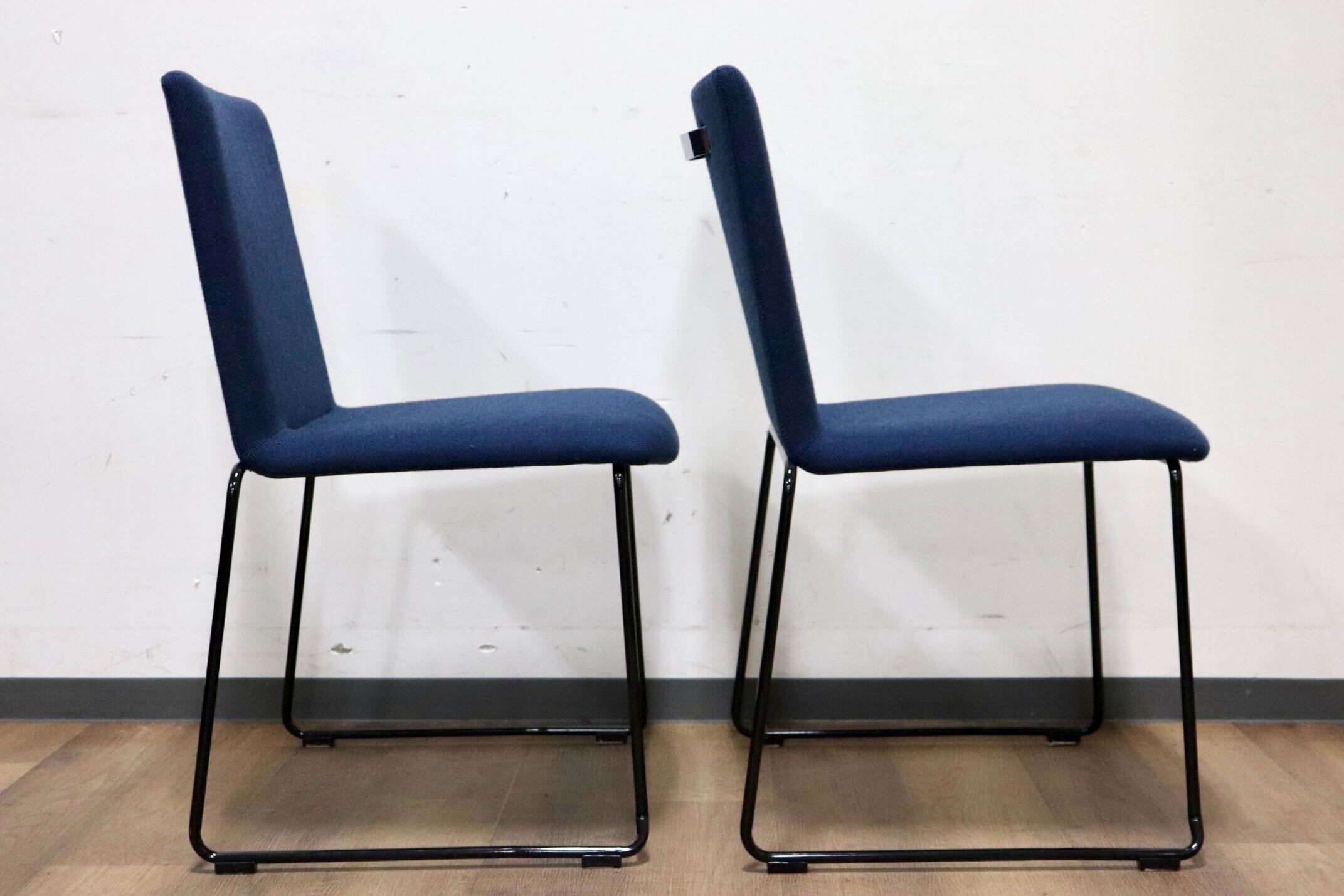 GMHH253B○AD CORE / エーディコア MD-202 ダイニングチェア スタッキング ファブリック ネイビー スチールレッグ 約11万 展示品
