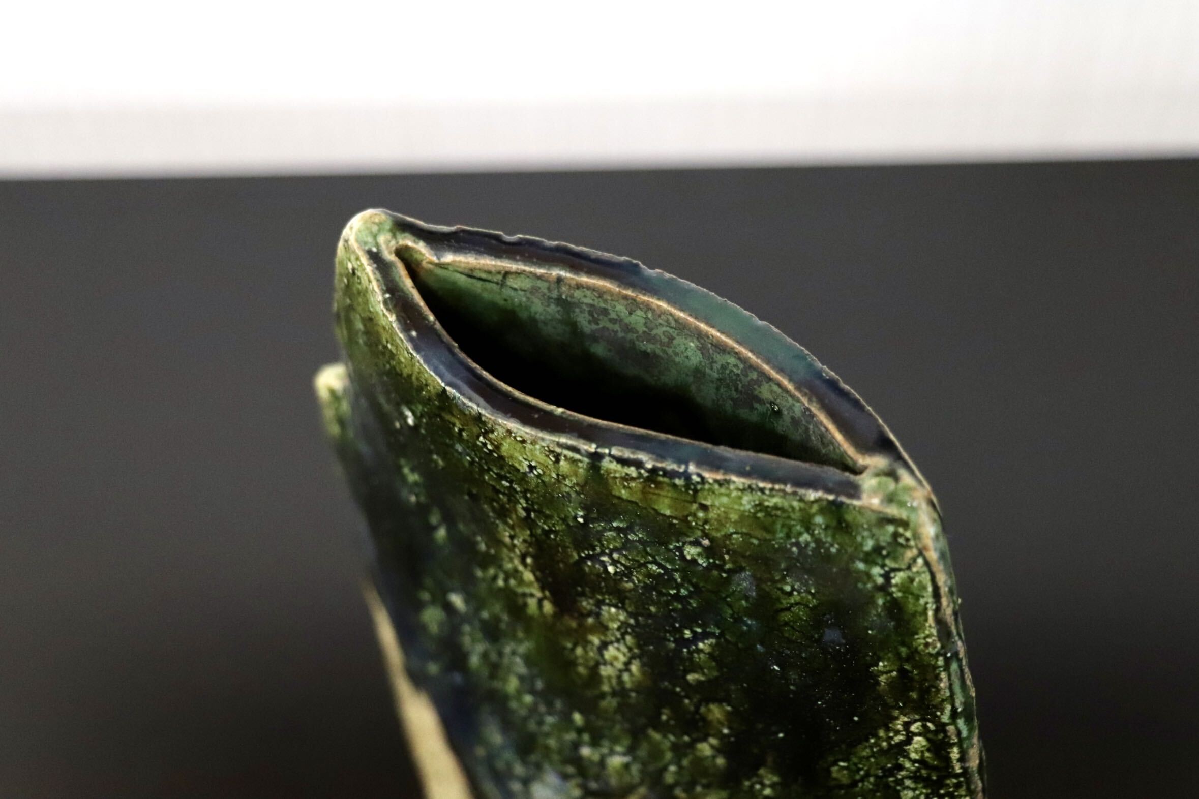 GMJK374A○美濃焼 菱野窯 大津豊泉作 織部 花入 花器 花瓶 一輪挿し 華道具 茶道具 飾り壺 伝統工芸 和モダン