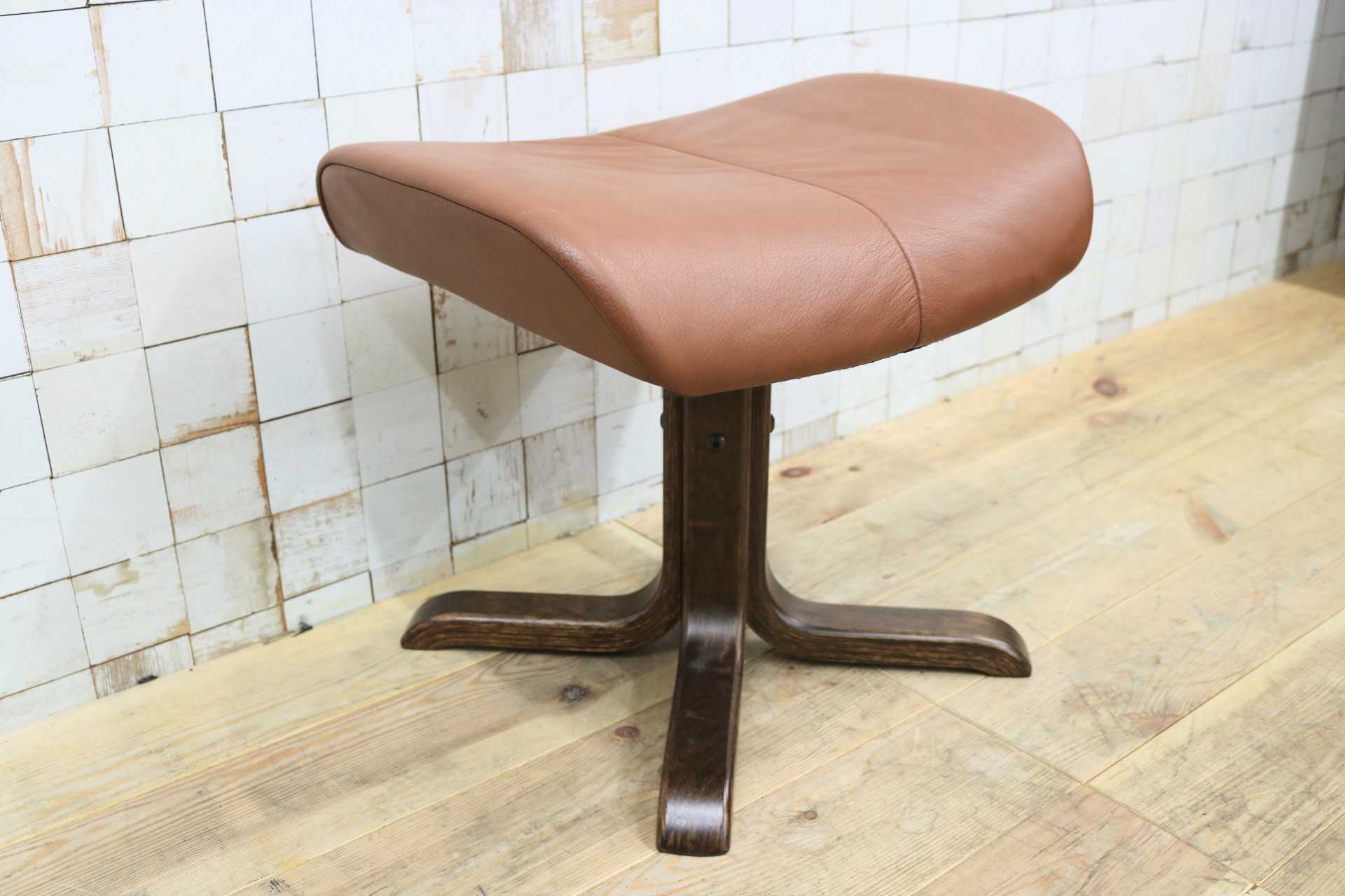 GMIS477B○Hjellegjerde / イエリアーダ Simmons オットマン フットスツール 総本革 北欧家具 最高級