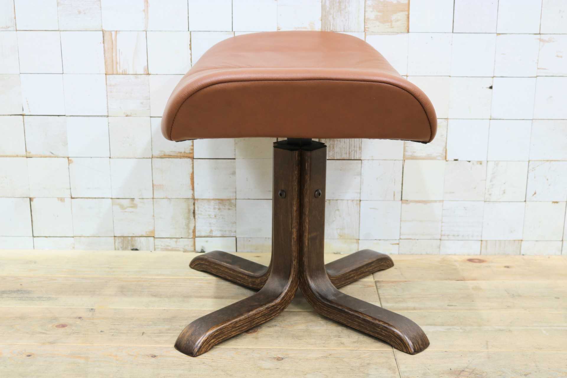 GMIS477B○Hjellegjerde / イエリアーダ Simmons オットマン フットスツール 総本革 北欧家具 最高級