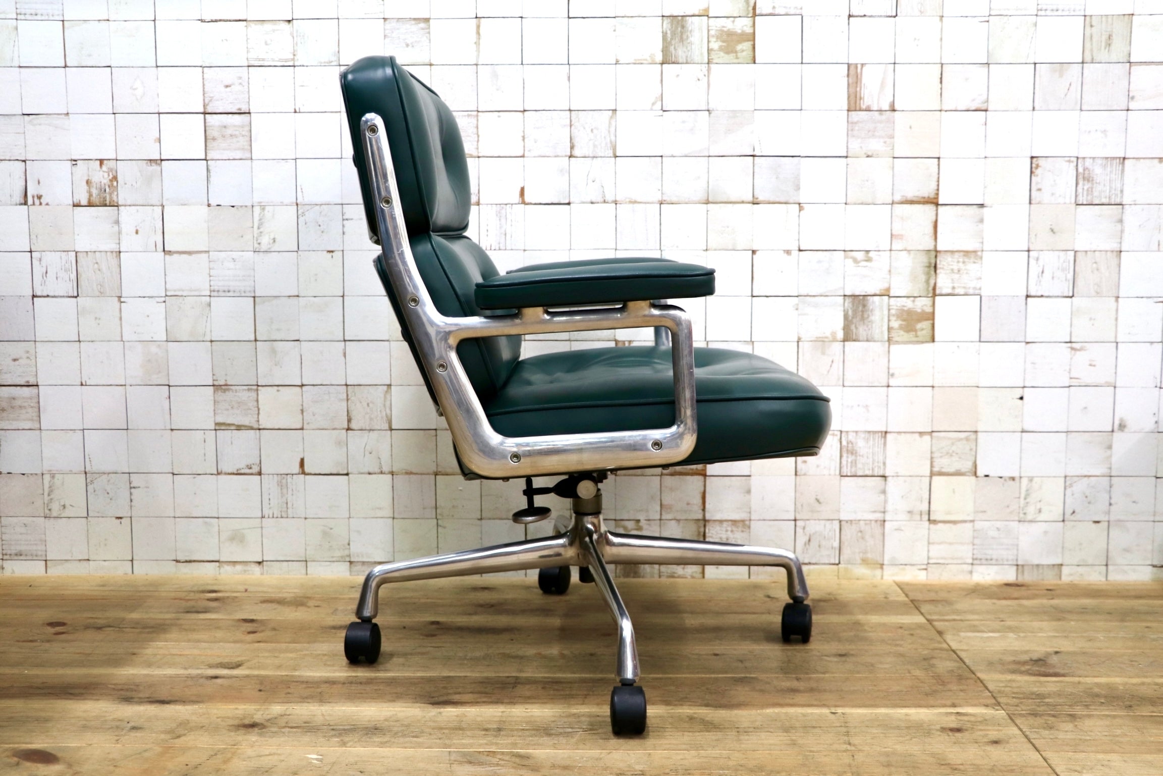 GMJO87F○Herman Miller / ハーマンミラー イームズ エグゼクティブチェア タイムライフチェア 本革 グリーン チャールズ＆レイ 定価約95万