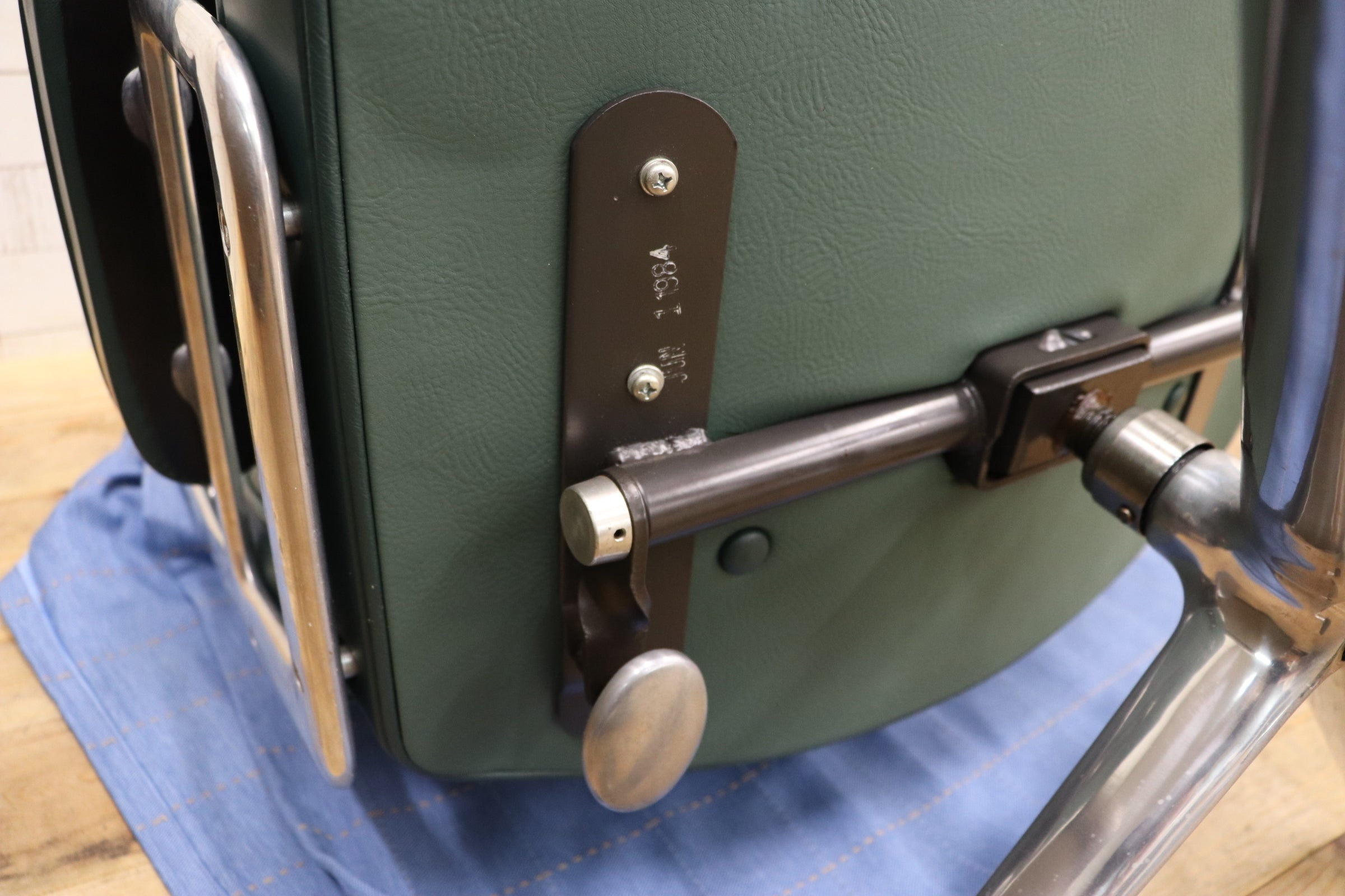 GMJO87I○Herman Miller / ハーマンミラー イームズ エグゼクティブチェア タイムライフチェア 本革 グリーン チャールズ＆レイ 定価約95万