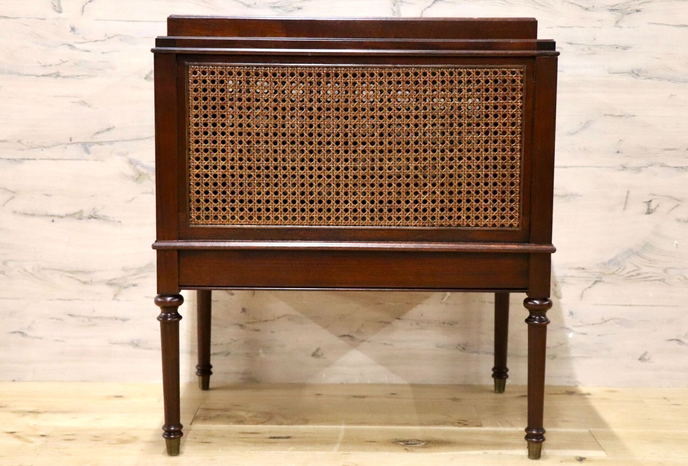 GMHK680A○CTH-Sherrill Occasional アメリカ製 マガジンラック ブックスタンド 本棚 飾り棚 棚 シェルフ 花台 アンティーク インテリア
