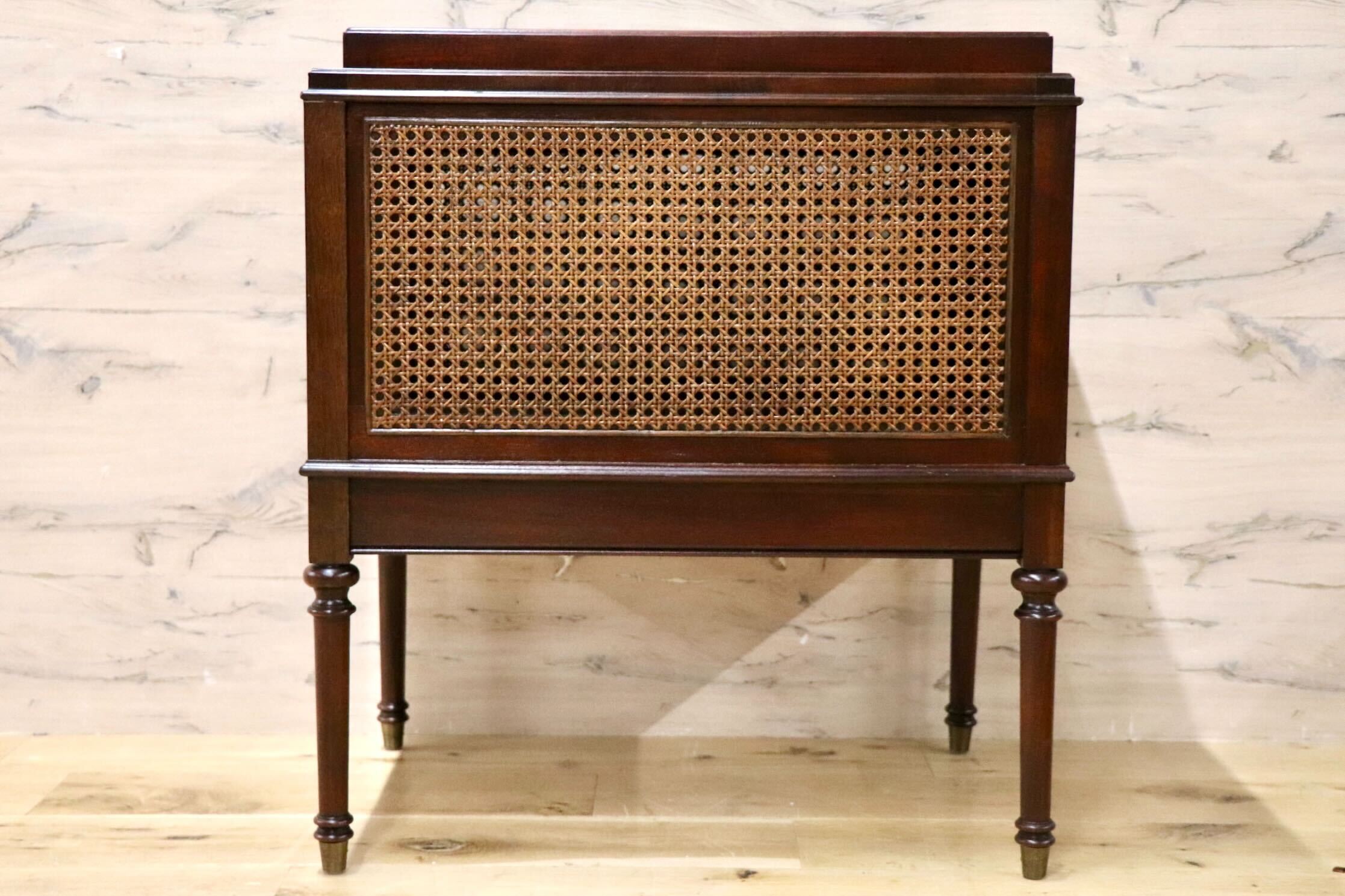 GMHK680A○CTH-Sherrill Occasional アメリカ製 マガジンラック ブックスタンド 本棚 飾り棚 棚 シェルフ 花台 アンティーク インテリア