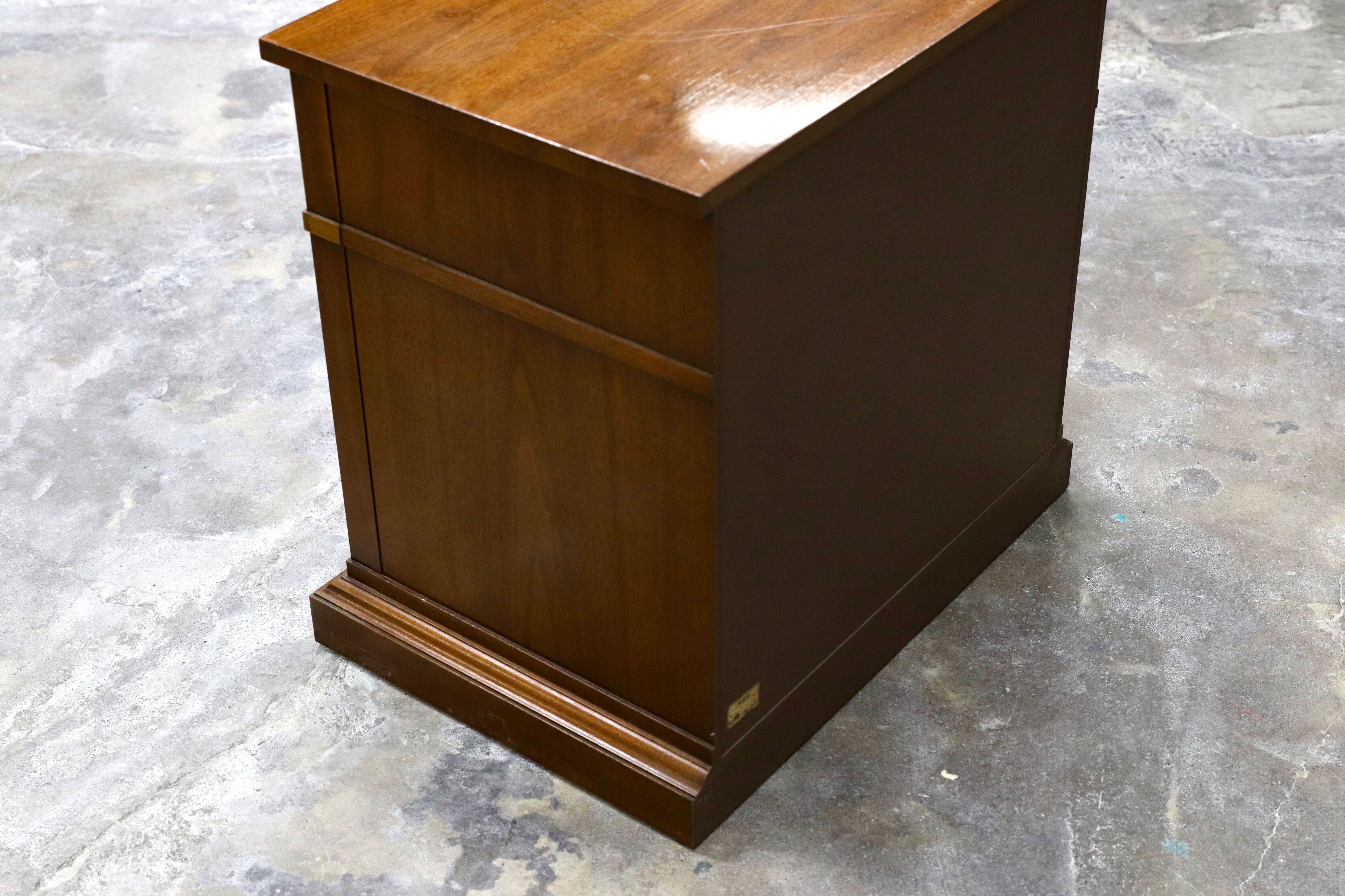 GMIK501C○DREXEL HERITAGE / ドレクセルヘリテイジ フランチェスカ サイドチェスト 花台 飾り台 ベッドサイド US クラシック 定価約40万