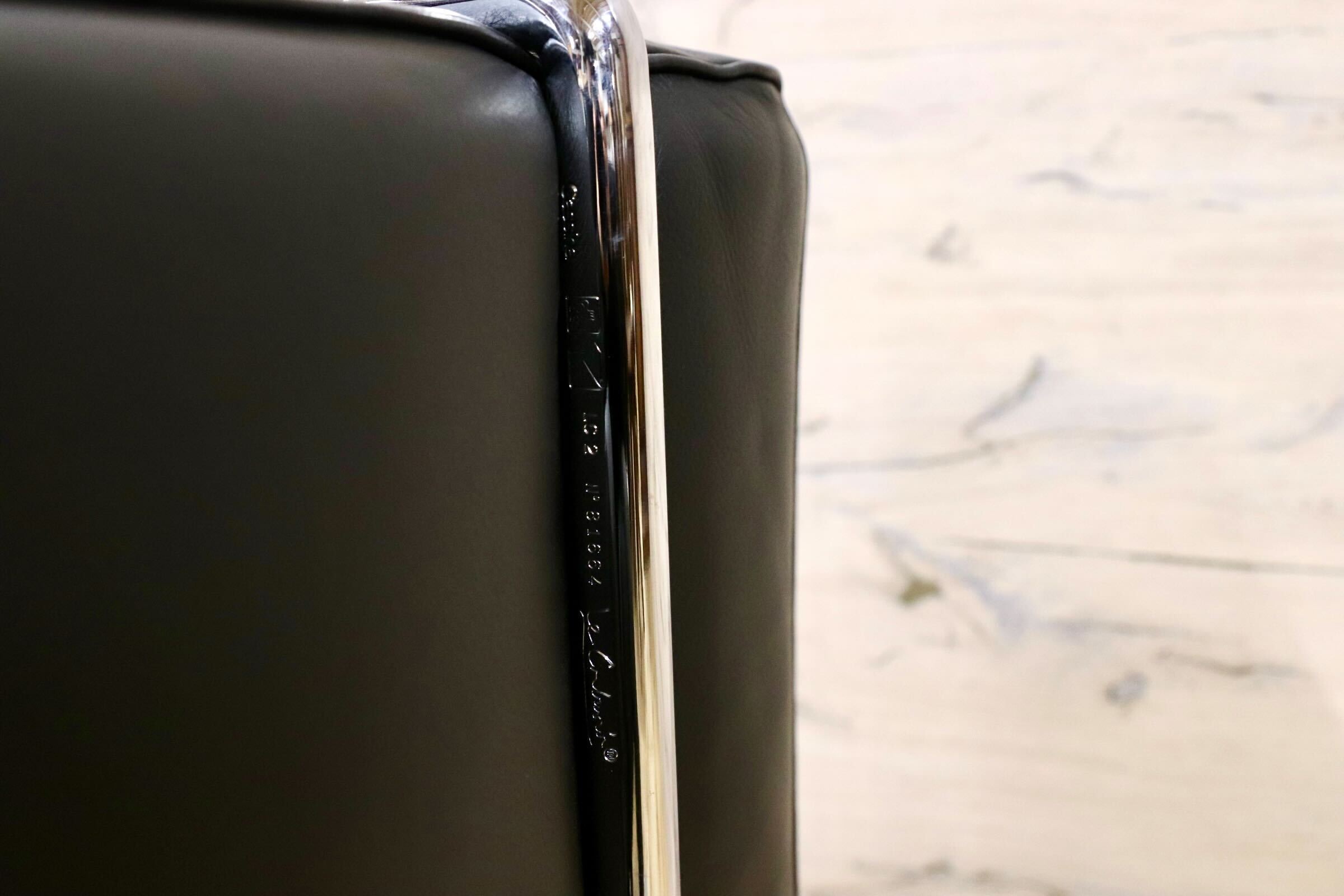 GMIS554C○Cassina / カッシーナ FAUTEUIL GRAND CONFORT.PETIT MODELE,TROIS PLACES 3人掛けソファ ル・コルビュジエ 定価約220万 展示品