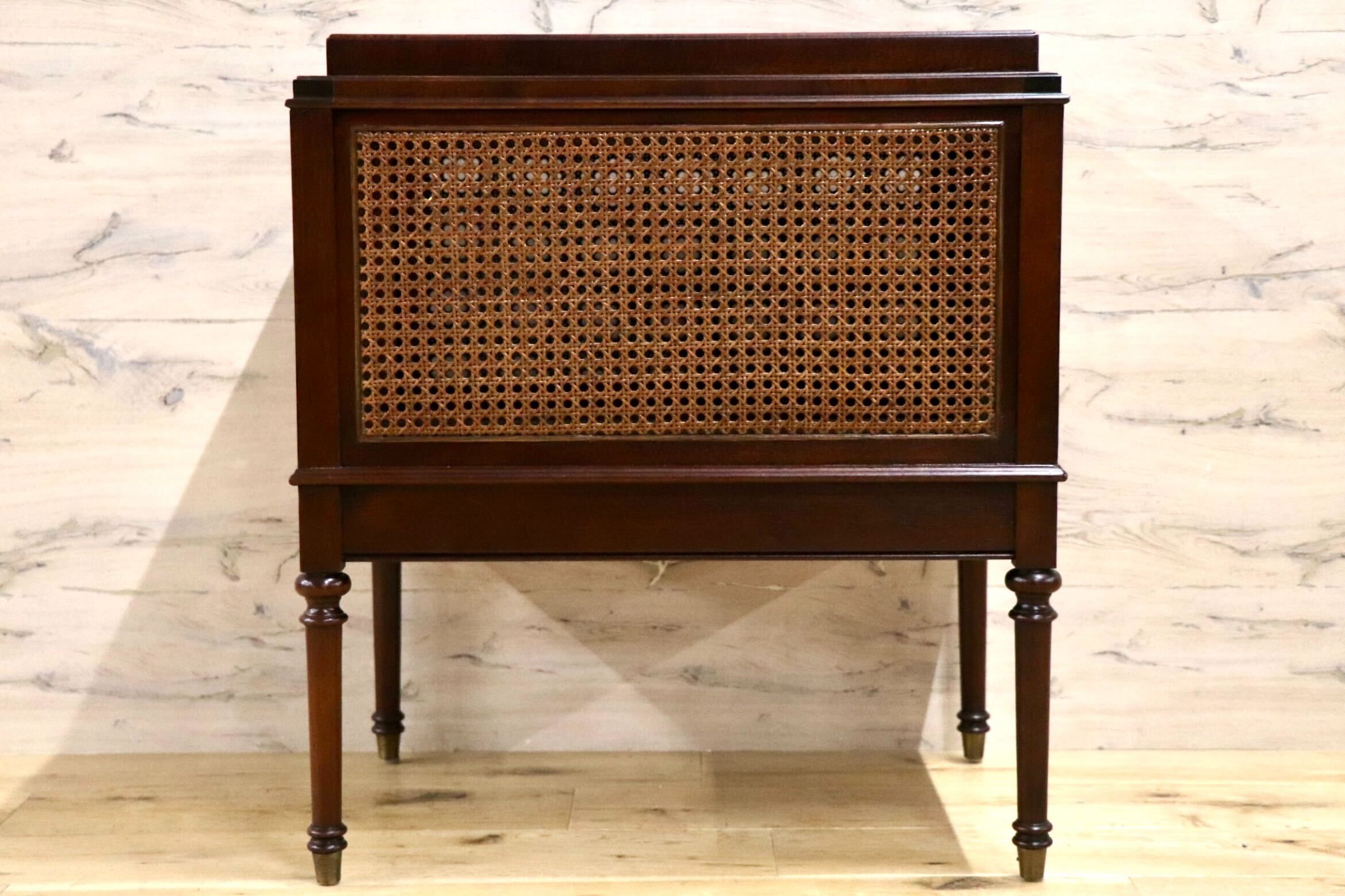 GMHK680B○CTH-Sherrill Occasional アメリカ製 マガジンラック ブックスタンド 本棚 飾り棚 棚 シェルフ 花台 アンティーク インテリア