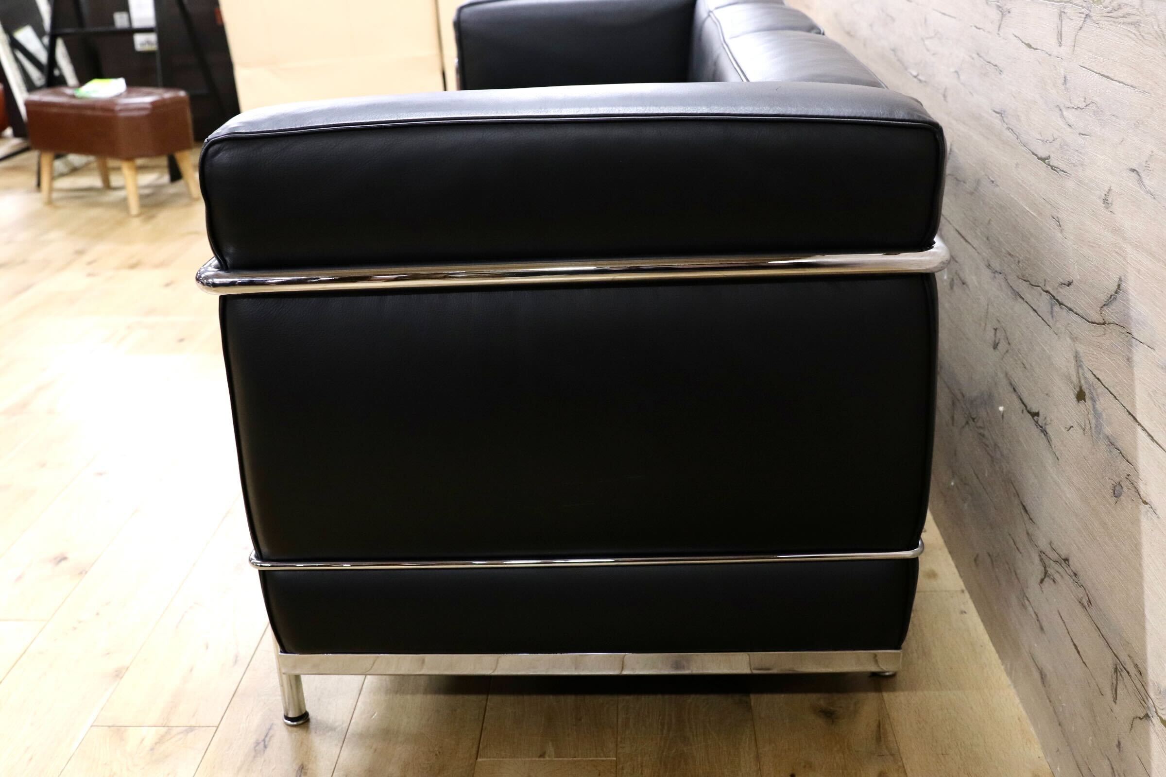 GMIS554C○Cassina / カッシーナ FAUTEUIL GRAND CONFORT.PETIT MODELE,TROIS PLACES 3人掛けソファ ル・コルビュジエ 定価約220万 展示品