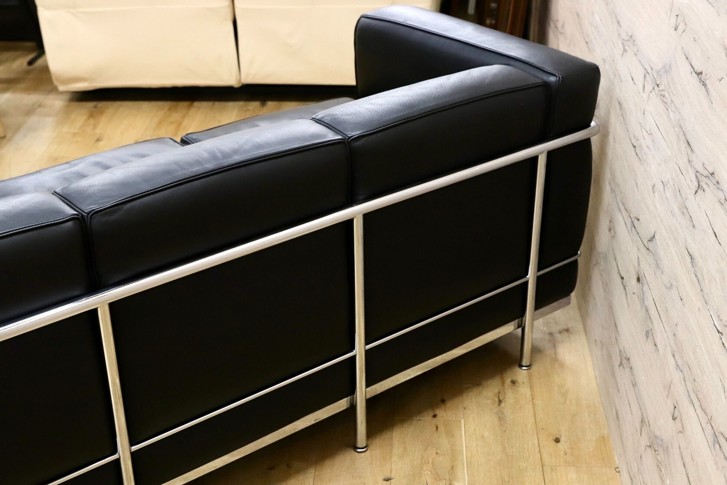 GMIS554C○Cassina / カッシーナ FAUTEUIL GRAND CONFORT.PETIT MODELE,TROIS PLACES 3人掛けソファ ル・コルビュジエ 定価約220万 展示品