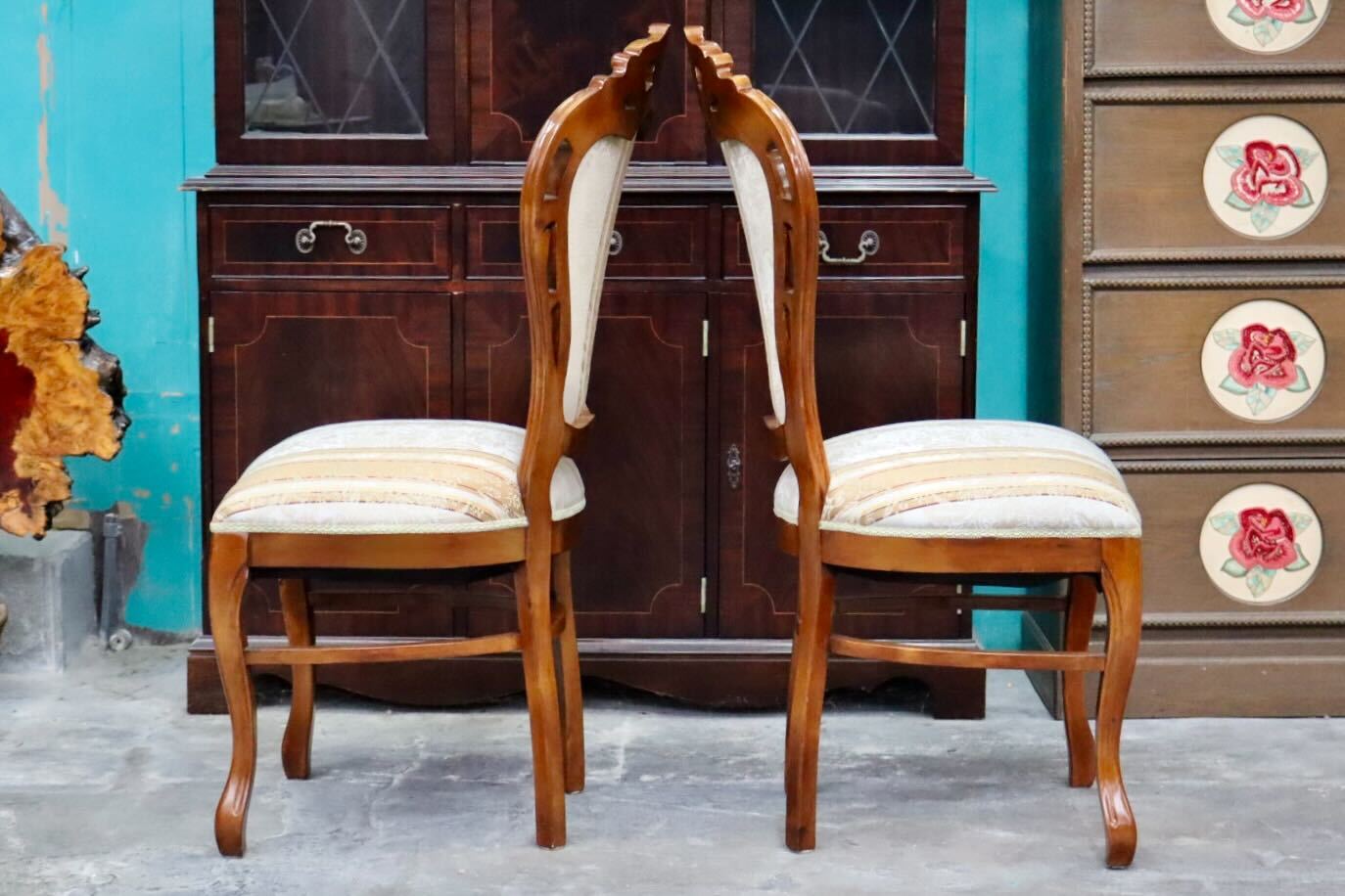 GMIK600A○イタリア製 ダイニングチェア アームレスチェア 食卓椅子 2脚セット 木製 ファブリック 猫脚 アンティーク調 クラシック