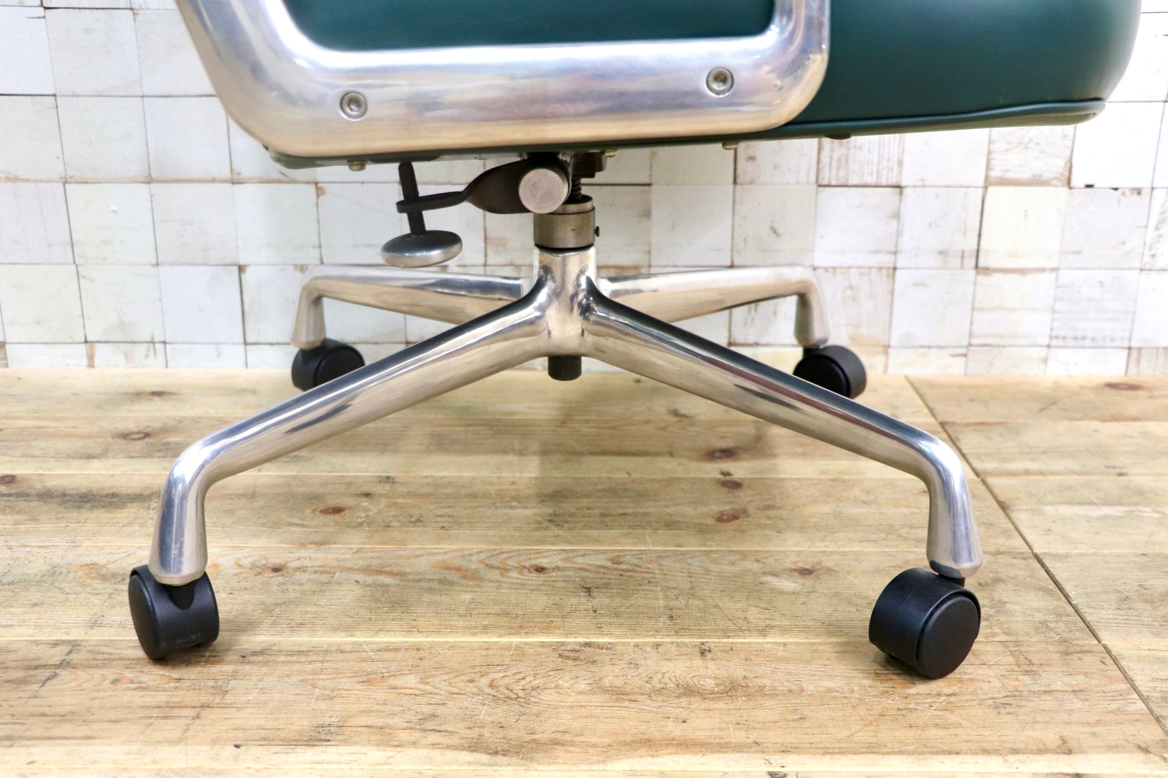 GMJO87O○Herman Miller / ハーマンミラー イームズ エグゼクティブチェア タイムライフチェア 本革 グリーン チャールズ＆レイ 定価約95万