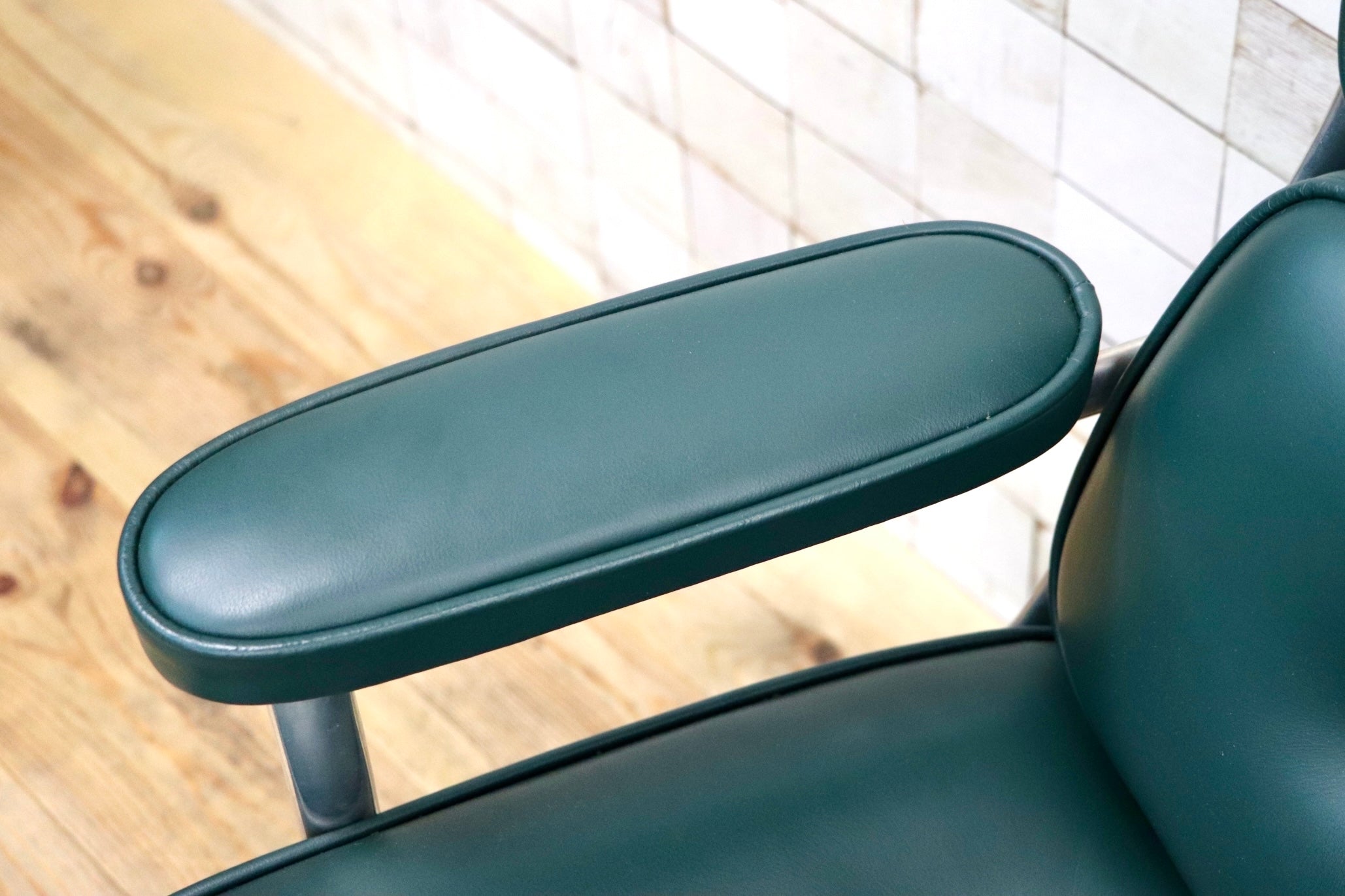 GMJO87O○Herman Miller / ハーマンミラー イームズ エグゼクティブチェア タイムライフチェア 本革 グリーン チャールズ＆レイ 定価約95万
