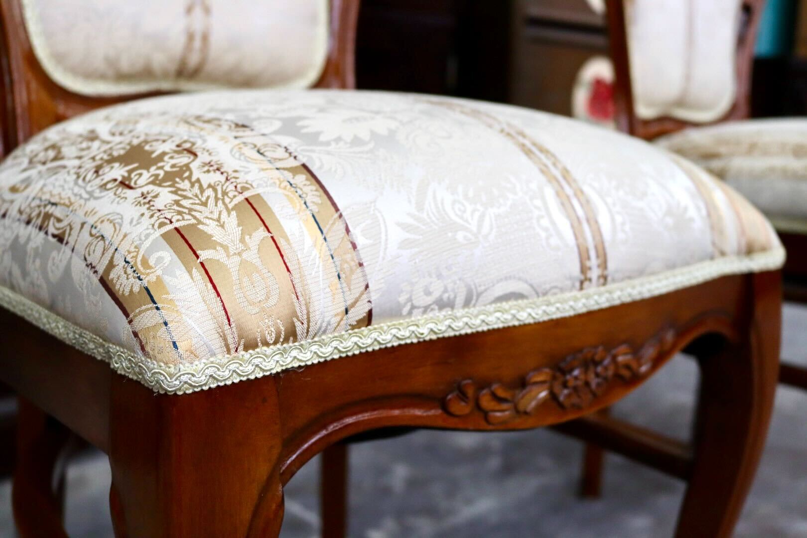 GMIK600A○イタリア製 ダイニングチェア アームレスチェア 食卓椅子 2脚セット 木製 ファブリック 猫脚 アンティーク調 クラシック